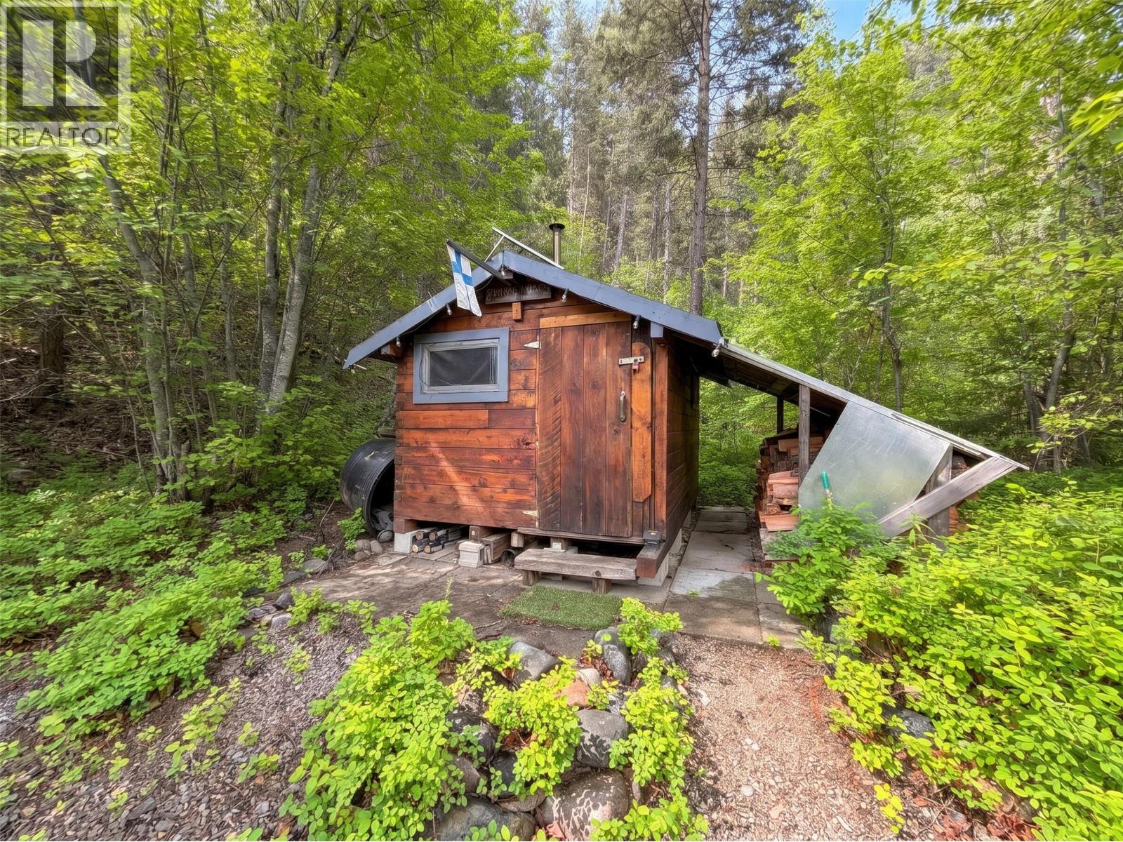 1748 Summers Creek Road Property Photo 8