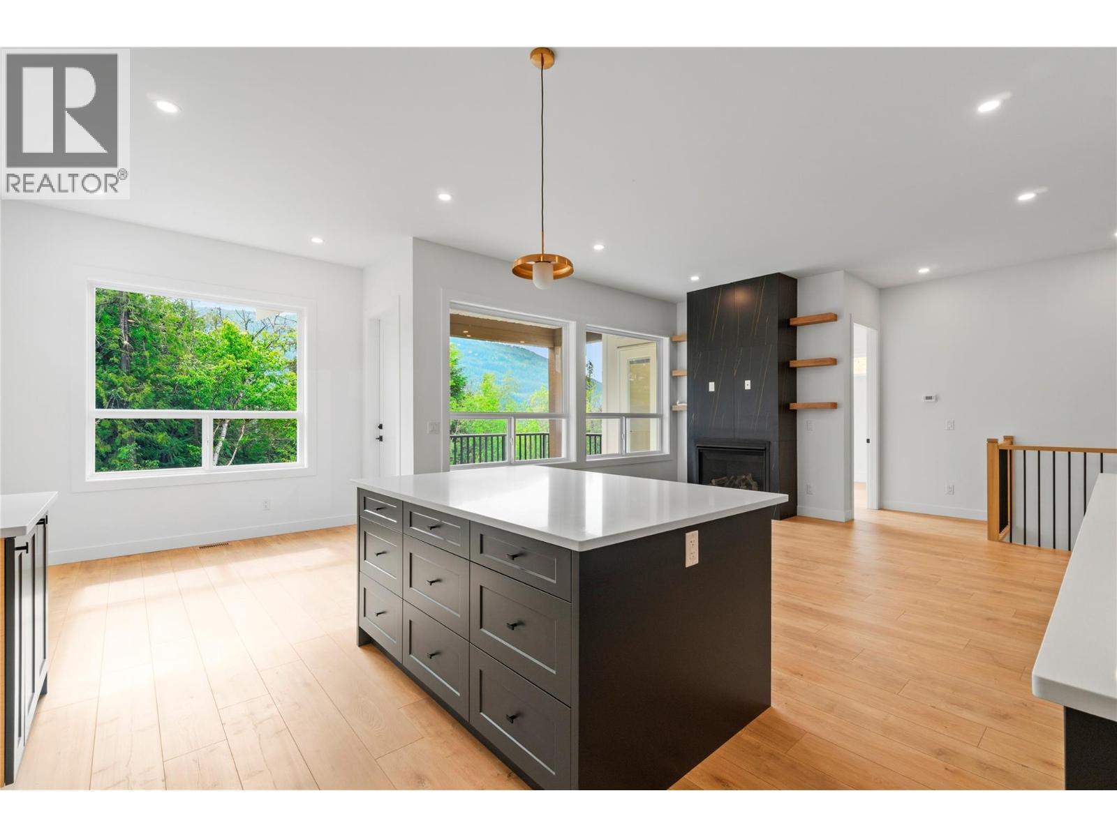 6800 42 Street Ne Property Photo 3