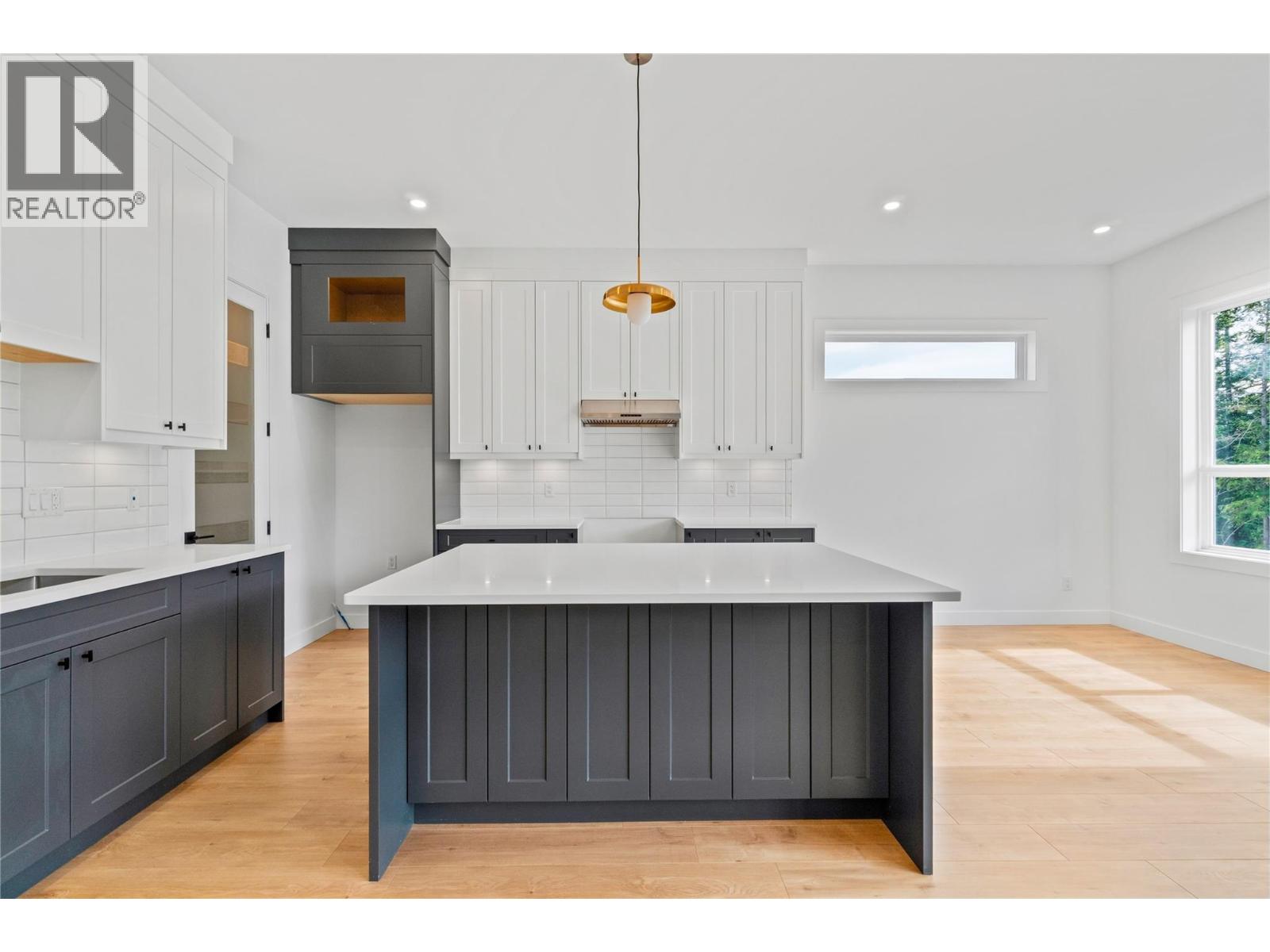 6800 42 Street Ne Property Photo 5