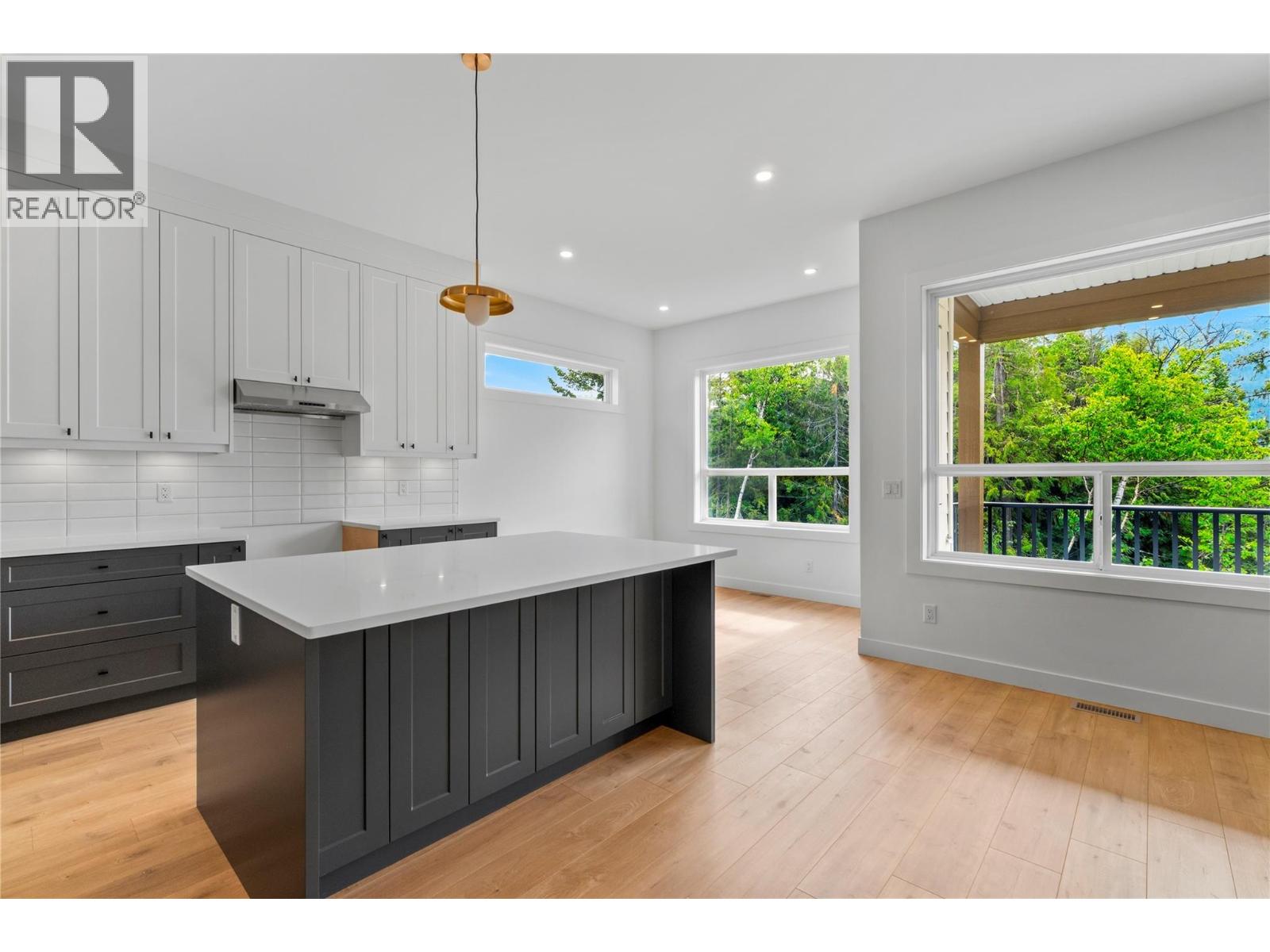 6800 42 Street Ne Property Photo 6