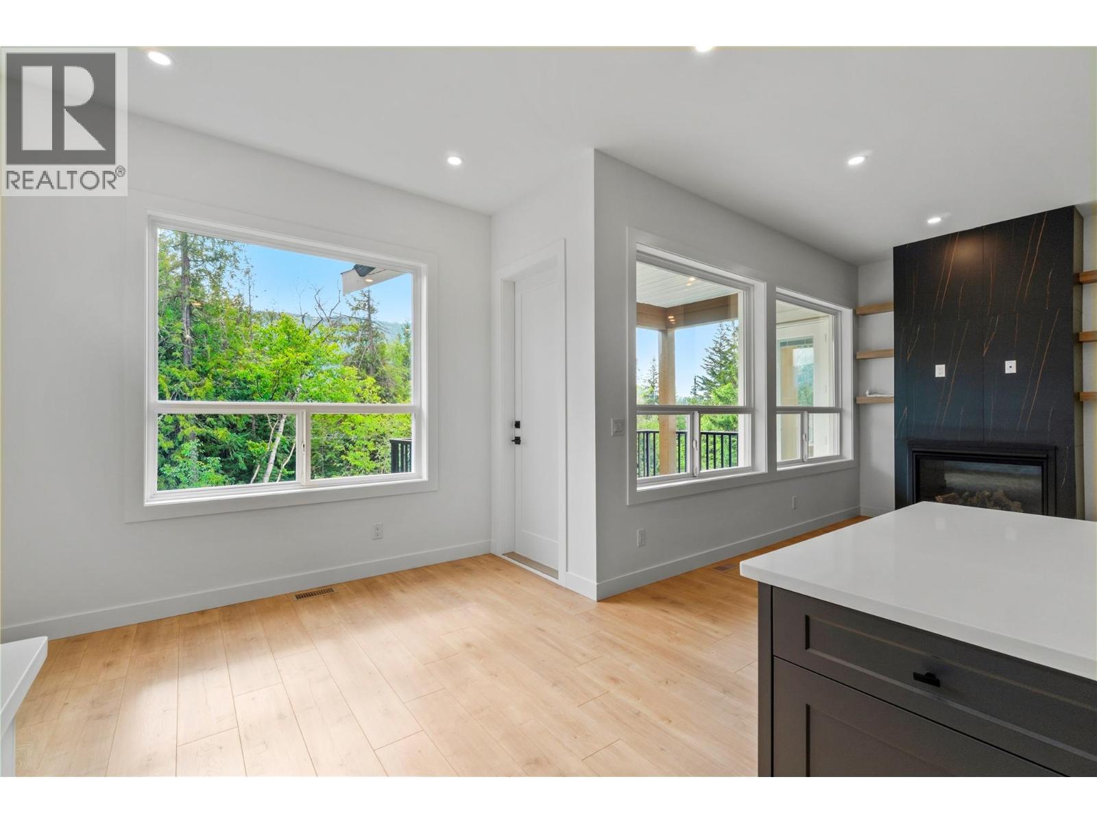 6800 42 Street Ne Property Photo 8