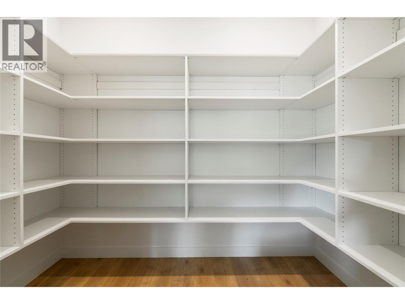 6800 42 Street Ne Property Photo 10