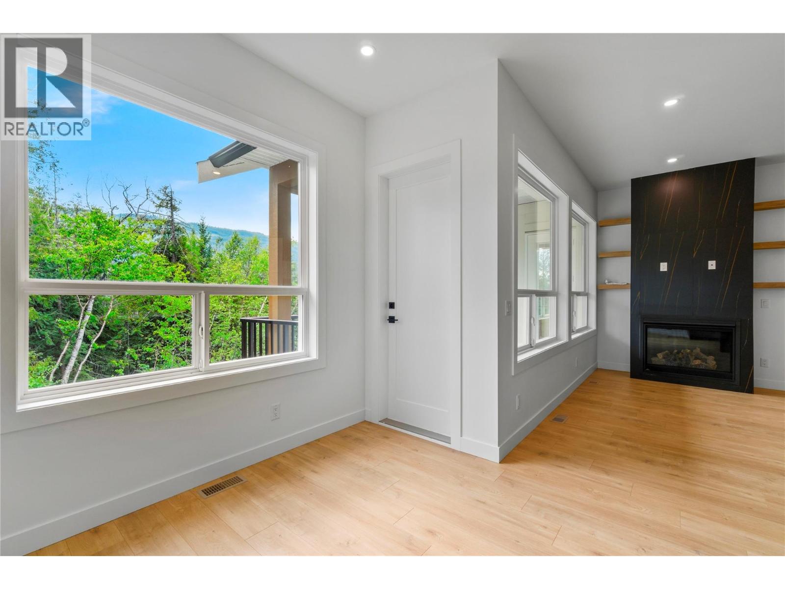 6800 42 Street Ne Property Photo 12