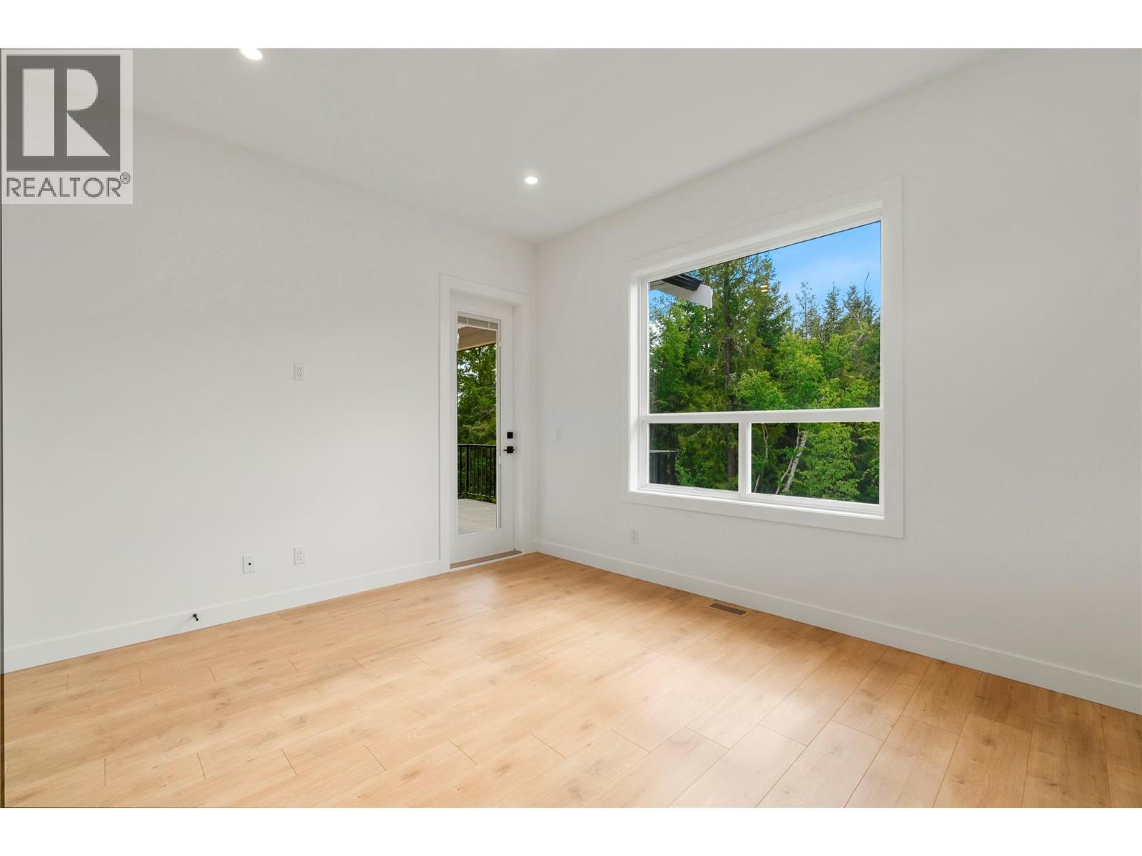 6800 42 Street Ne Property Photo 21