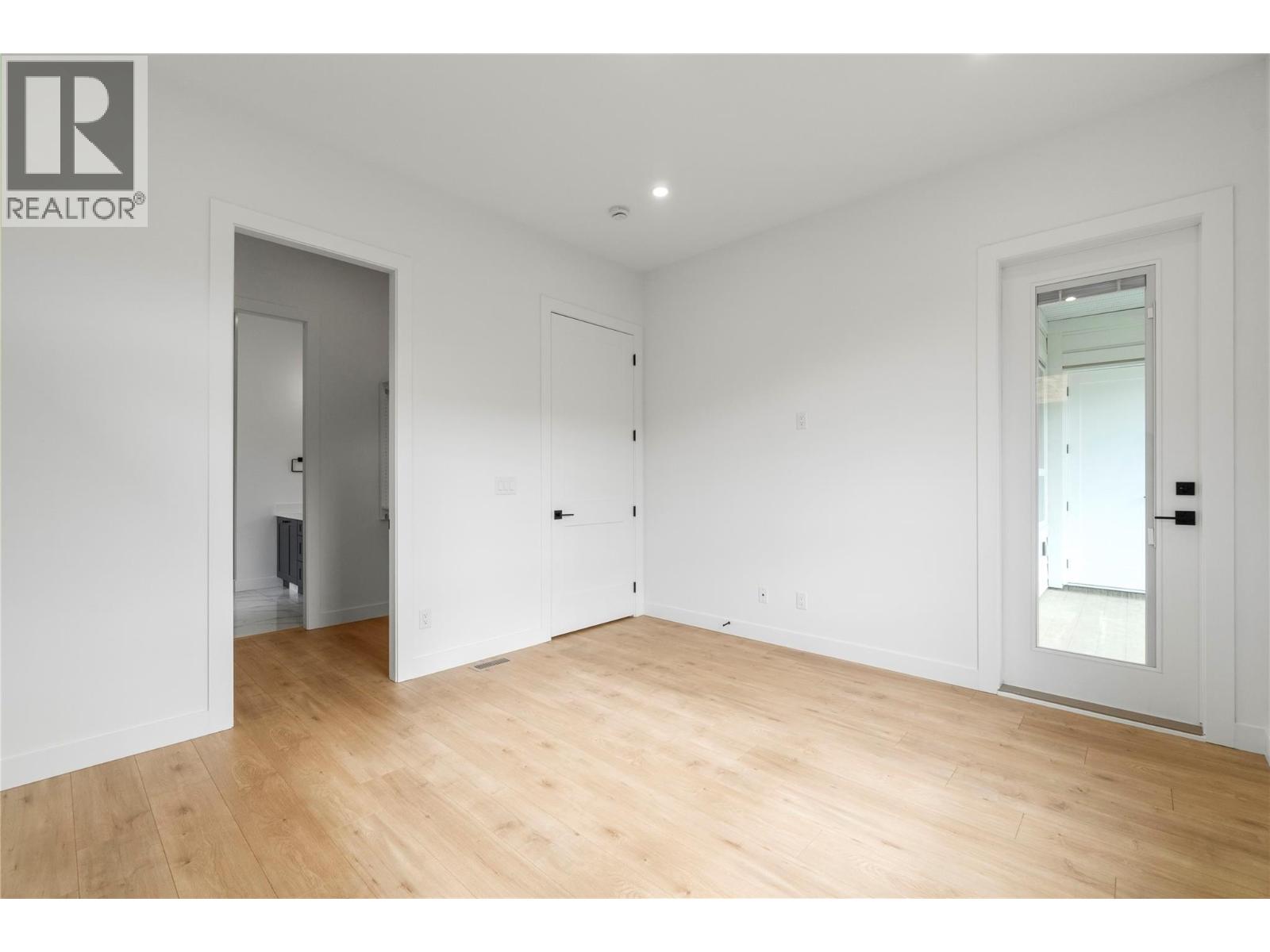 6800 42 Street Ne Property Photo 22