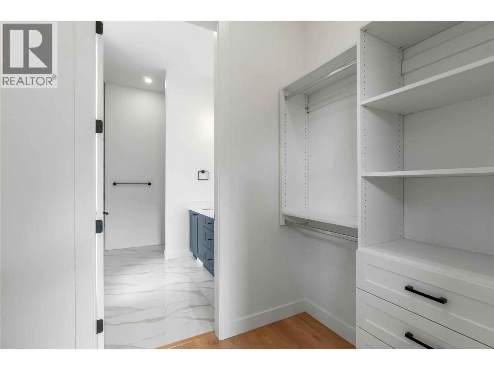 6800 42 Street Ne Property Photo 25
