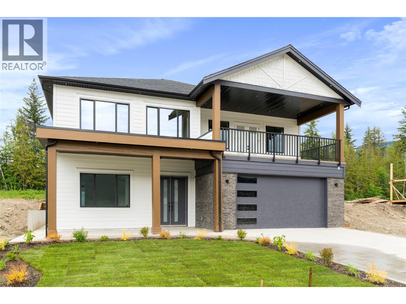 6841 42 Street Ne Property Photo 1