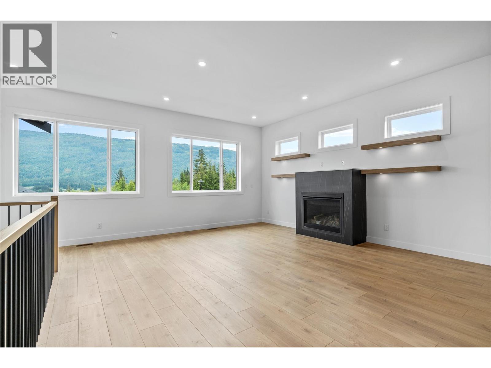 6841 42 Street Ne Property Photo 8