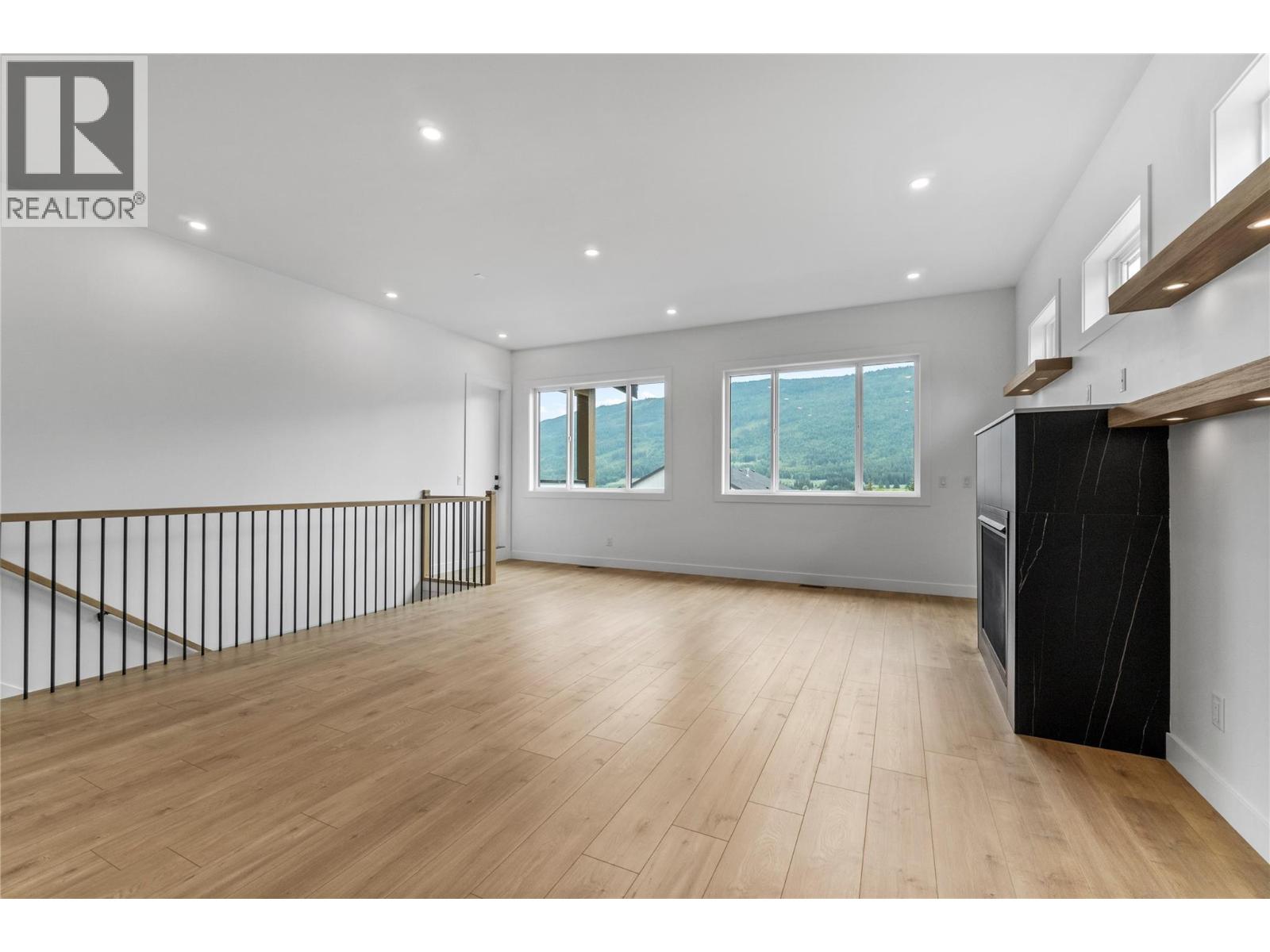 6841 42 Street Ne Property Photo 9