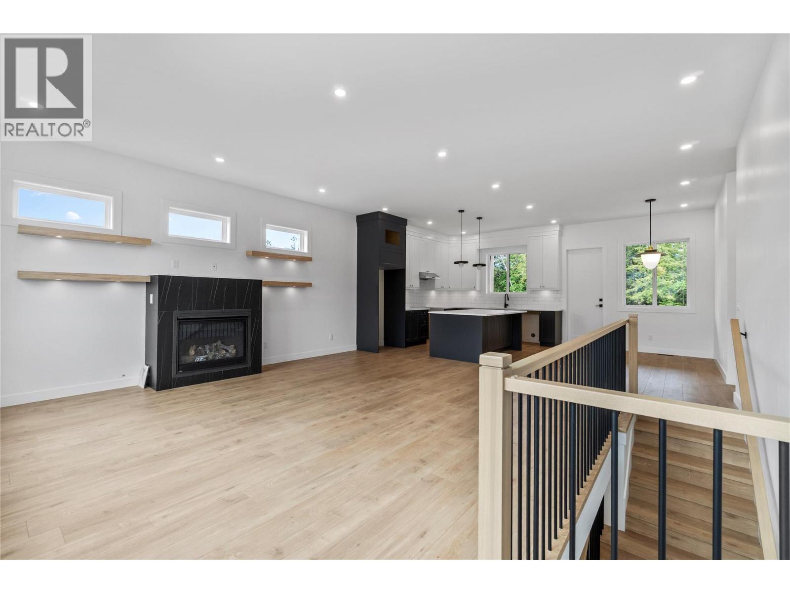 6841 42 Street Ne Property Photo 11
