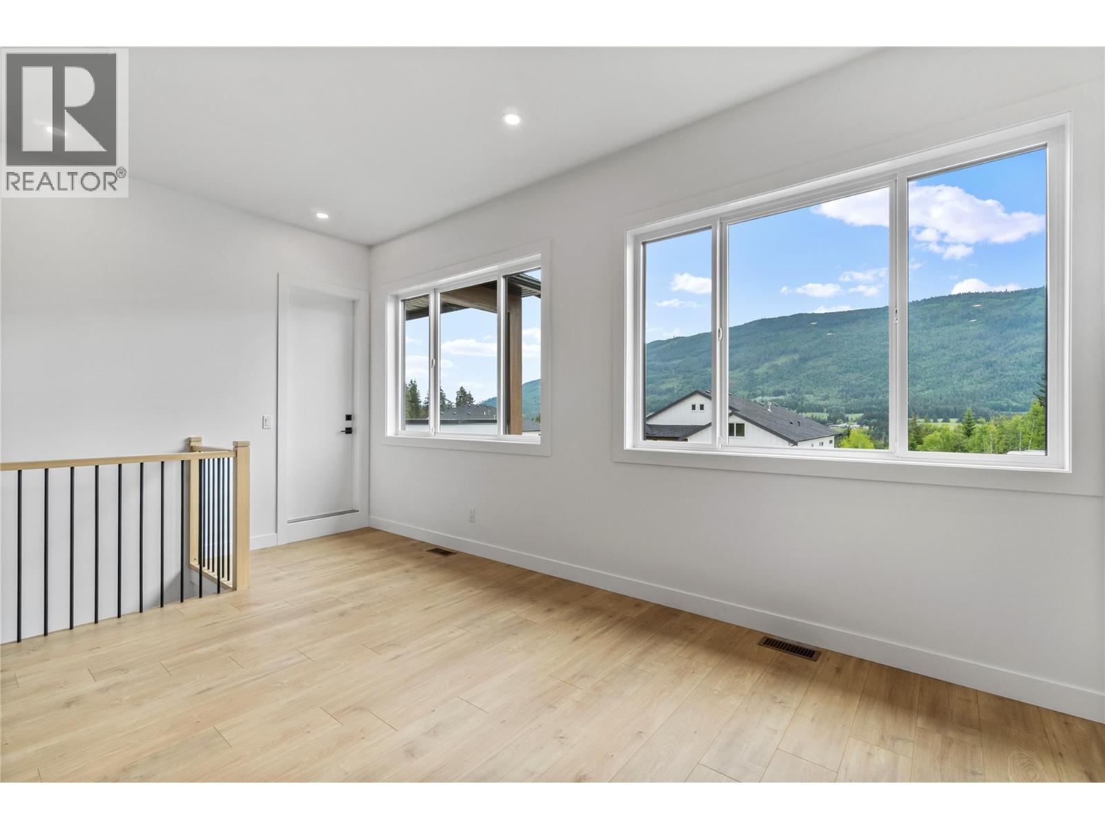 6841 42 Street Ne Property Photo 12