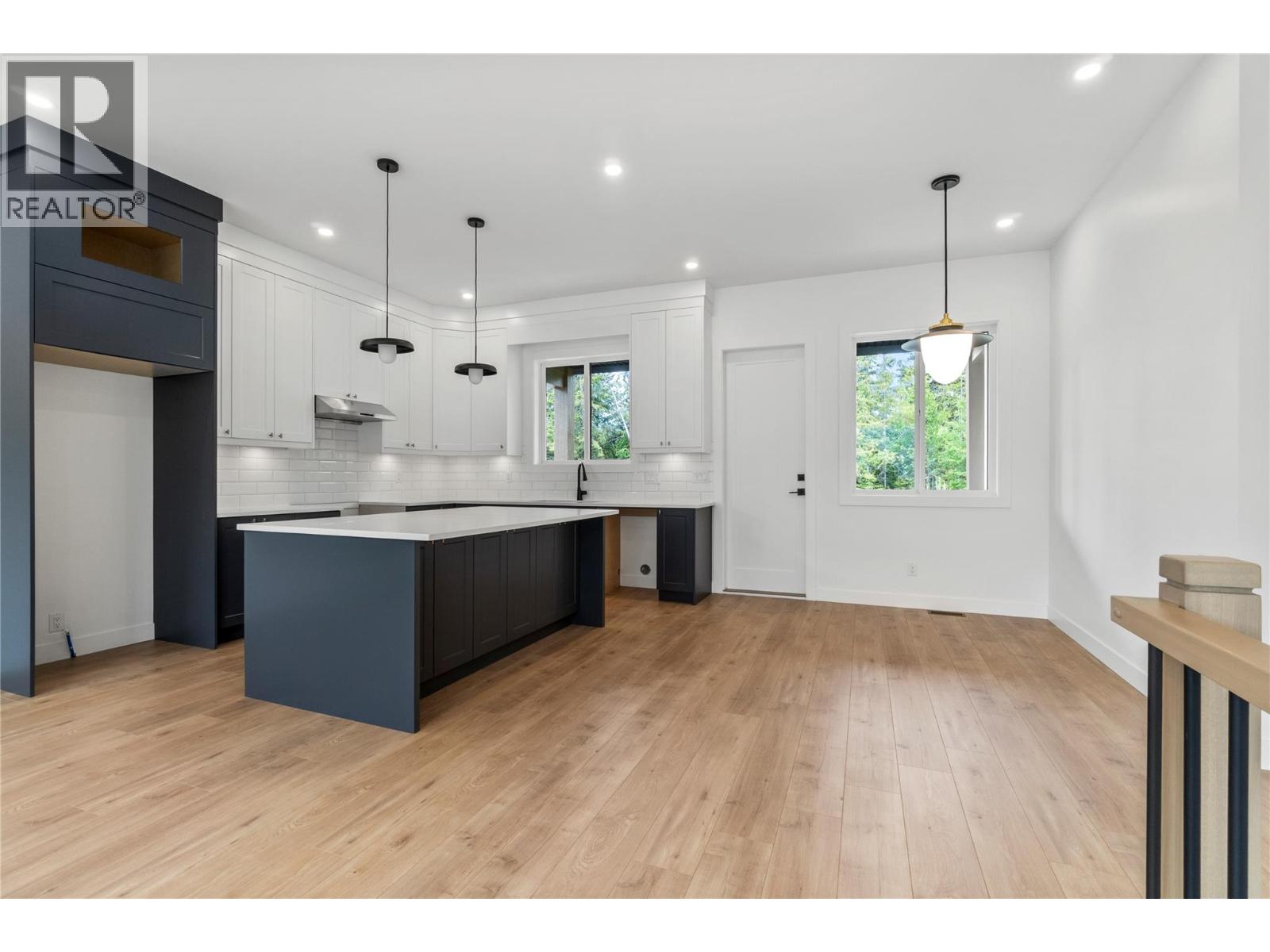6841 42 Street Ne Property Photo 14