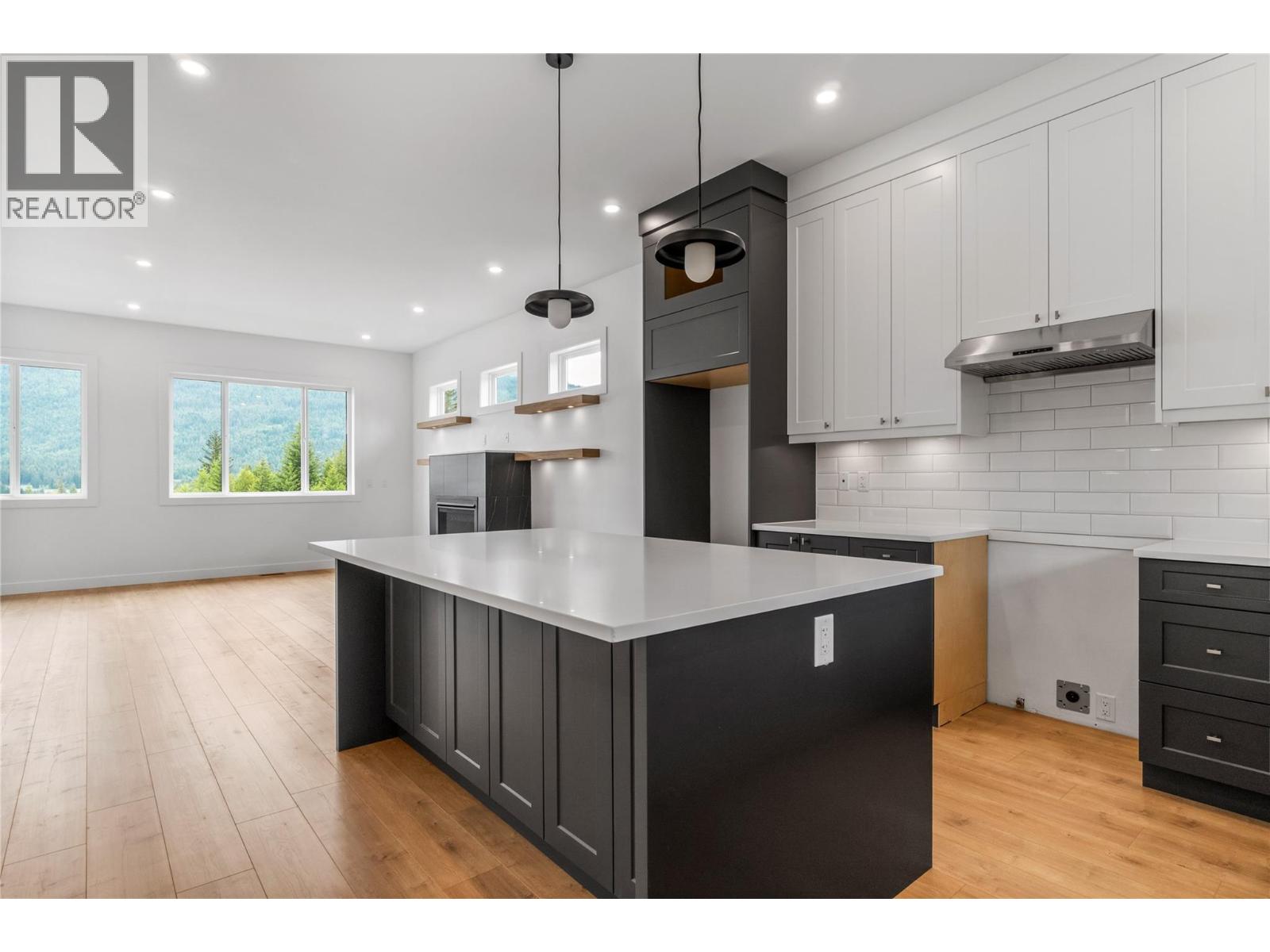6841 42 Street Ne Property Photo 15