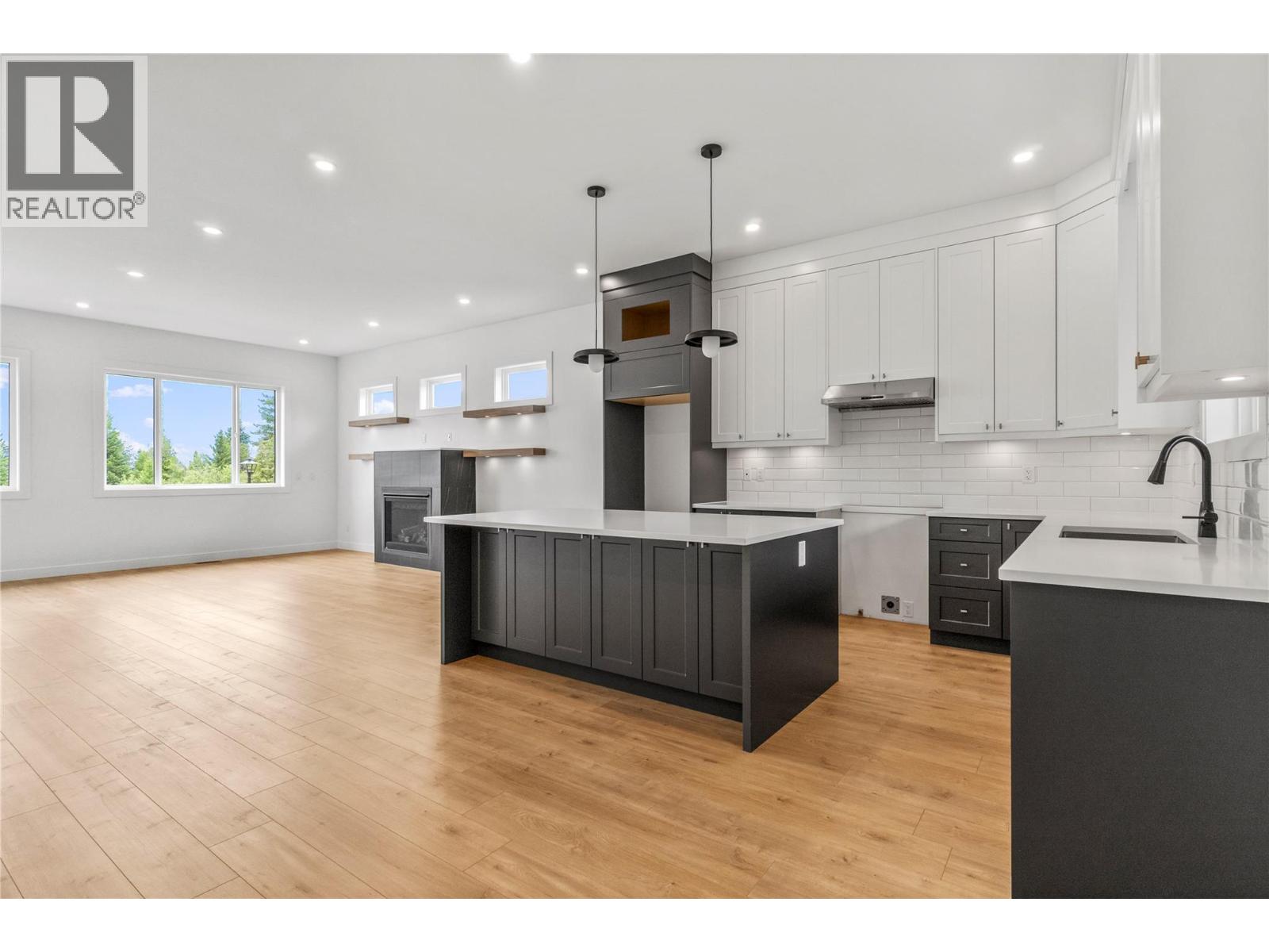 6841 42 Street Ne Property Photo 17