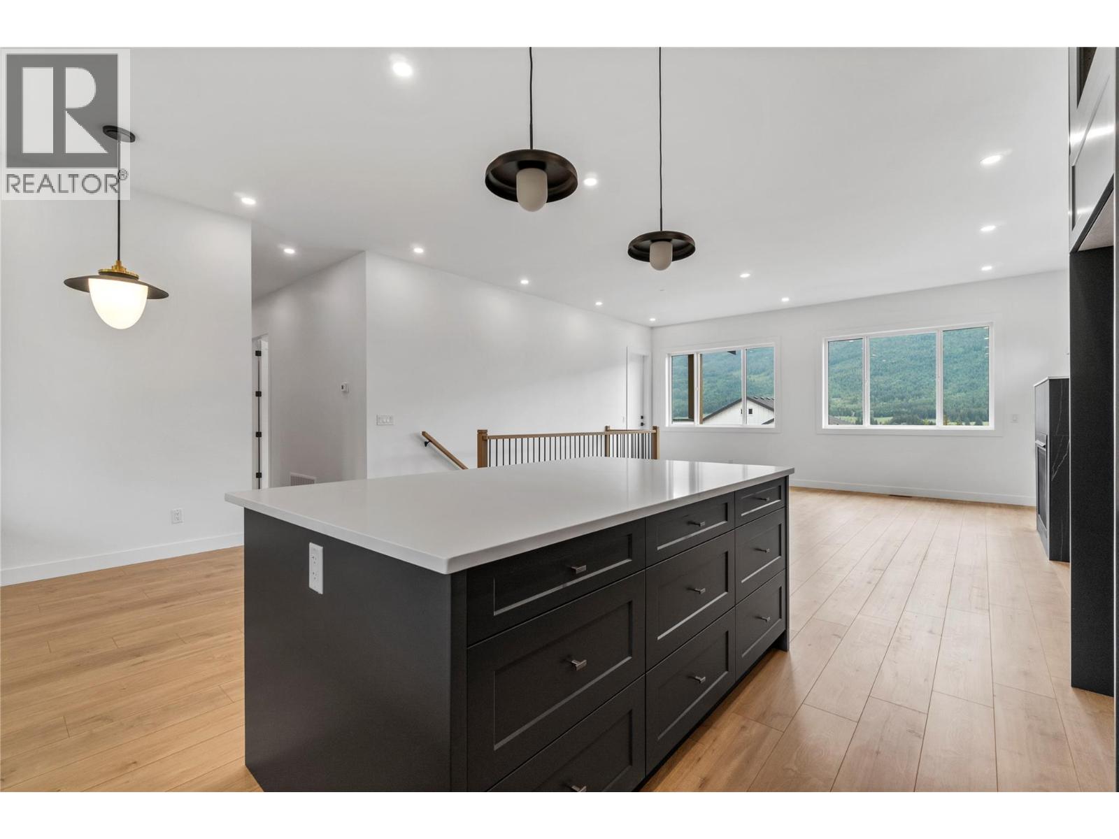 6841 42 Street Ne Property Photo 18