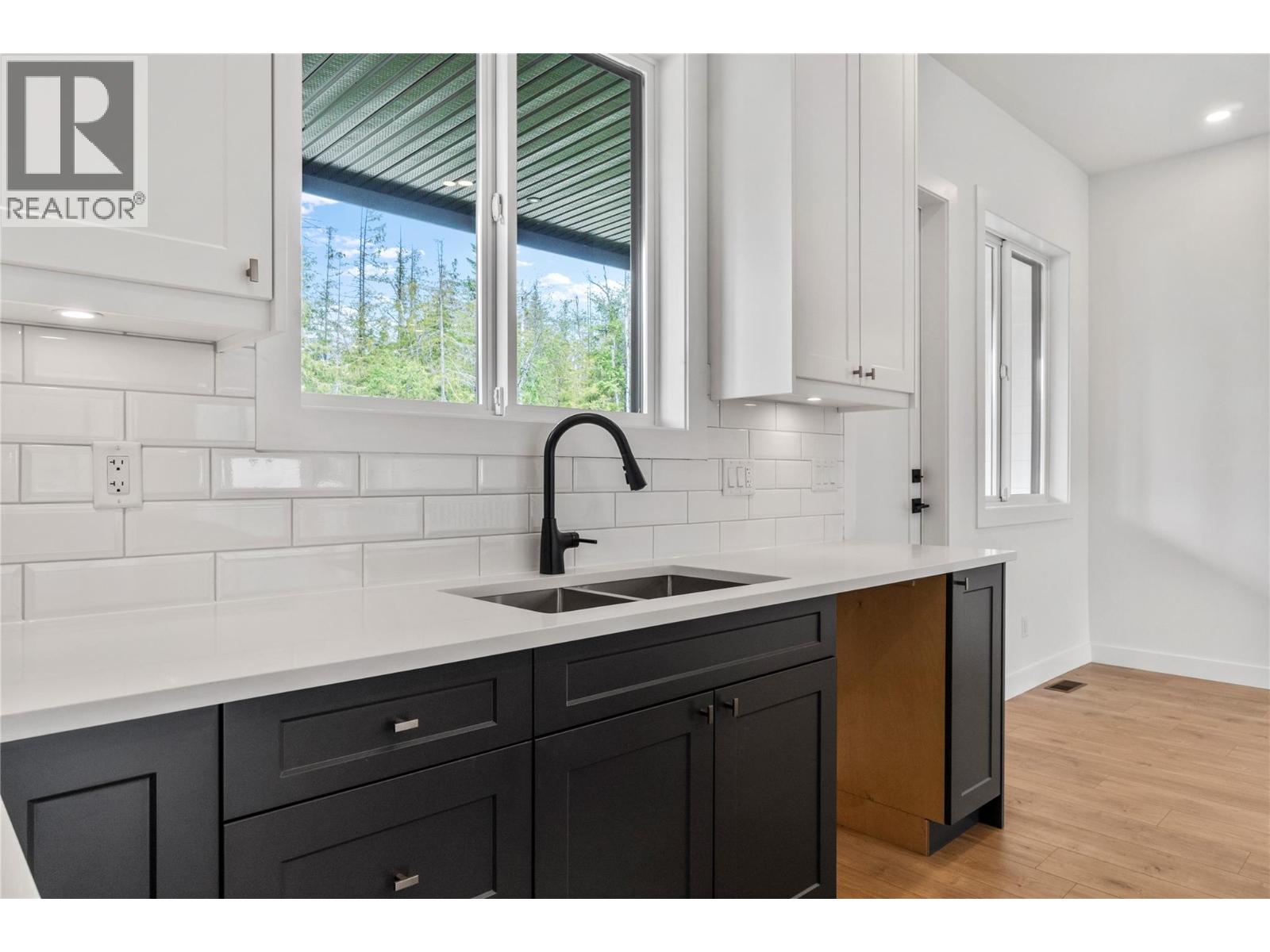 6841 42 Street Ne Property Photo 19