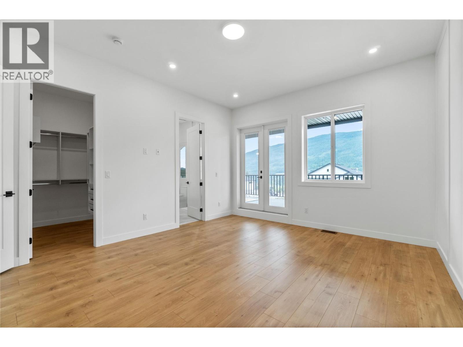 6841 42 Street Ne Property Photo 23