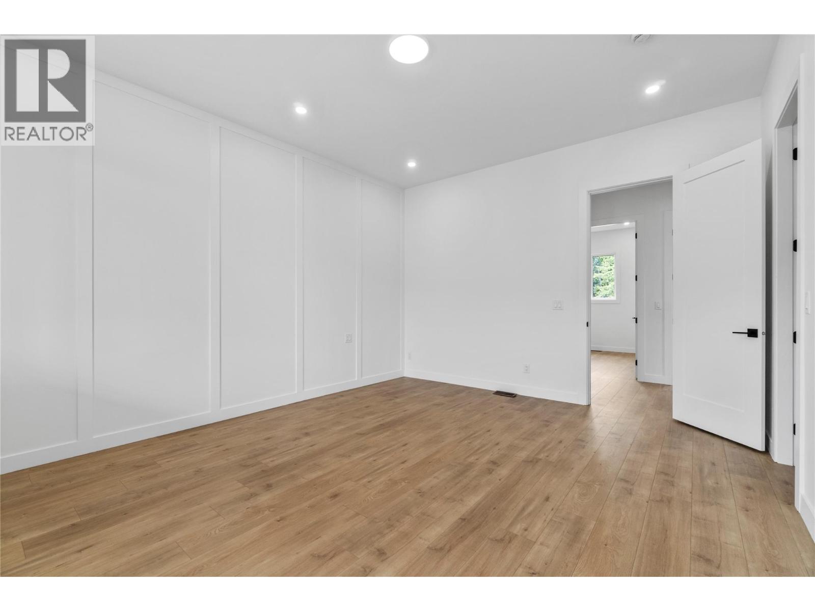 6841 42 Street Ne Property Photo 25