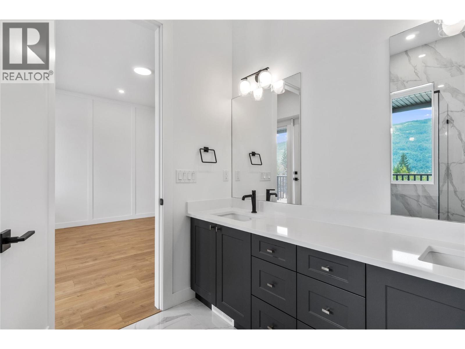 6841 42 Street Ne Property Photo 28