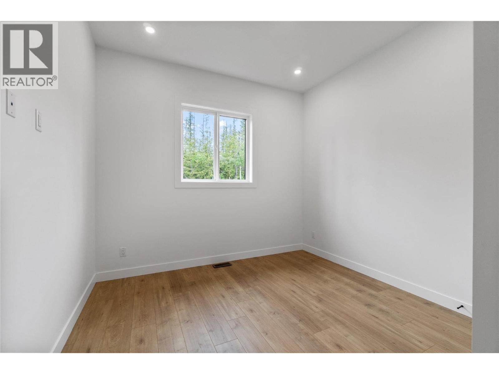 6841 42 Street Ne Property Photo 31