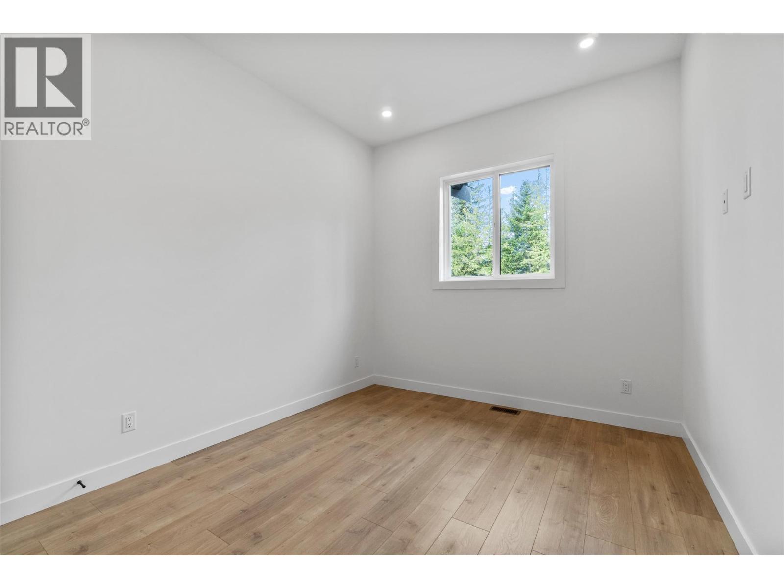 6841 42 Street Ne Property Photo 32