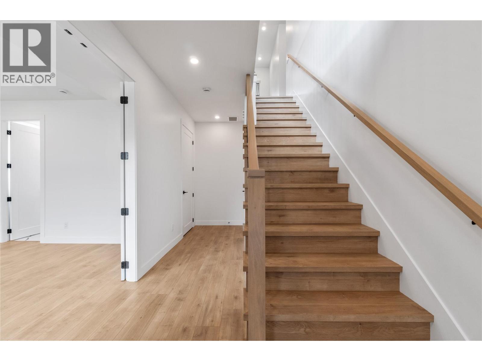 6841 42 Street Ne Property Photo 36