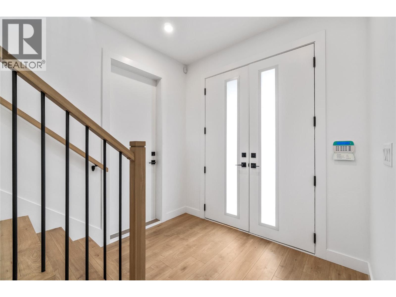 6841 42 Street Ne Property Photo 37