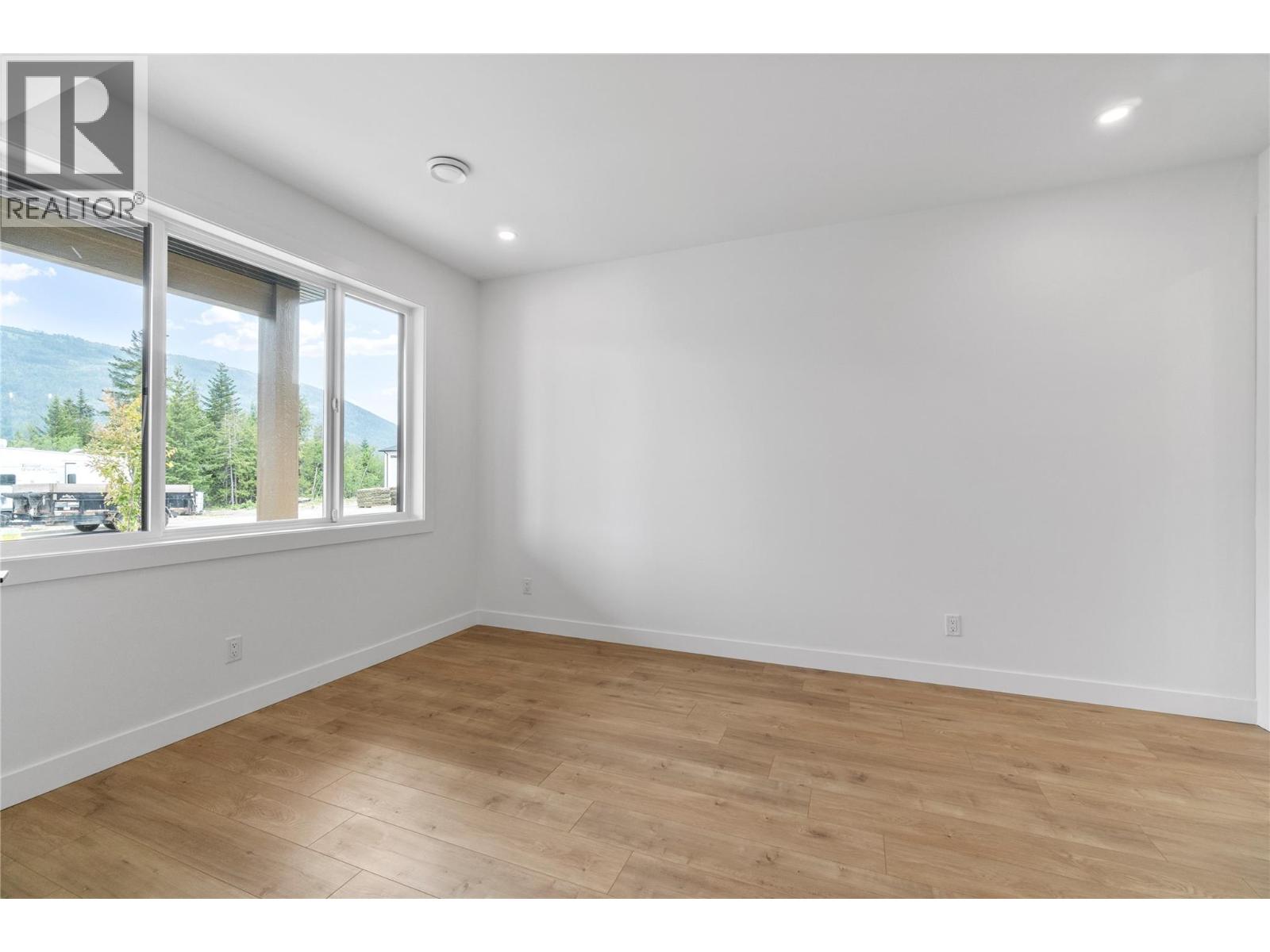 6841 42 Street Ne Property Photo 38