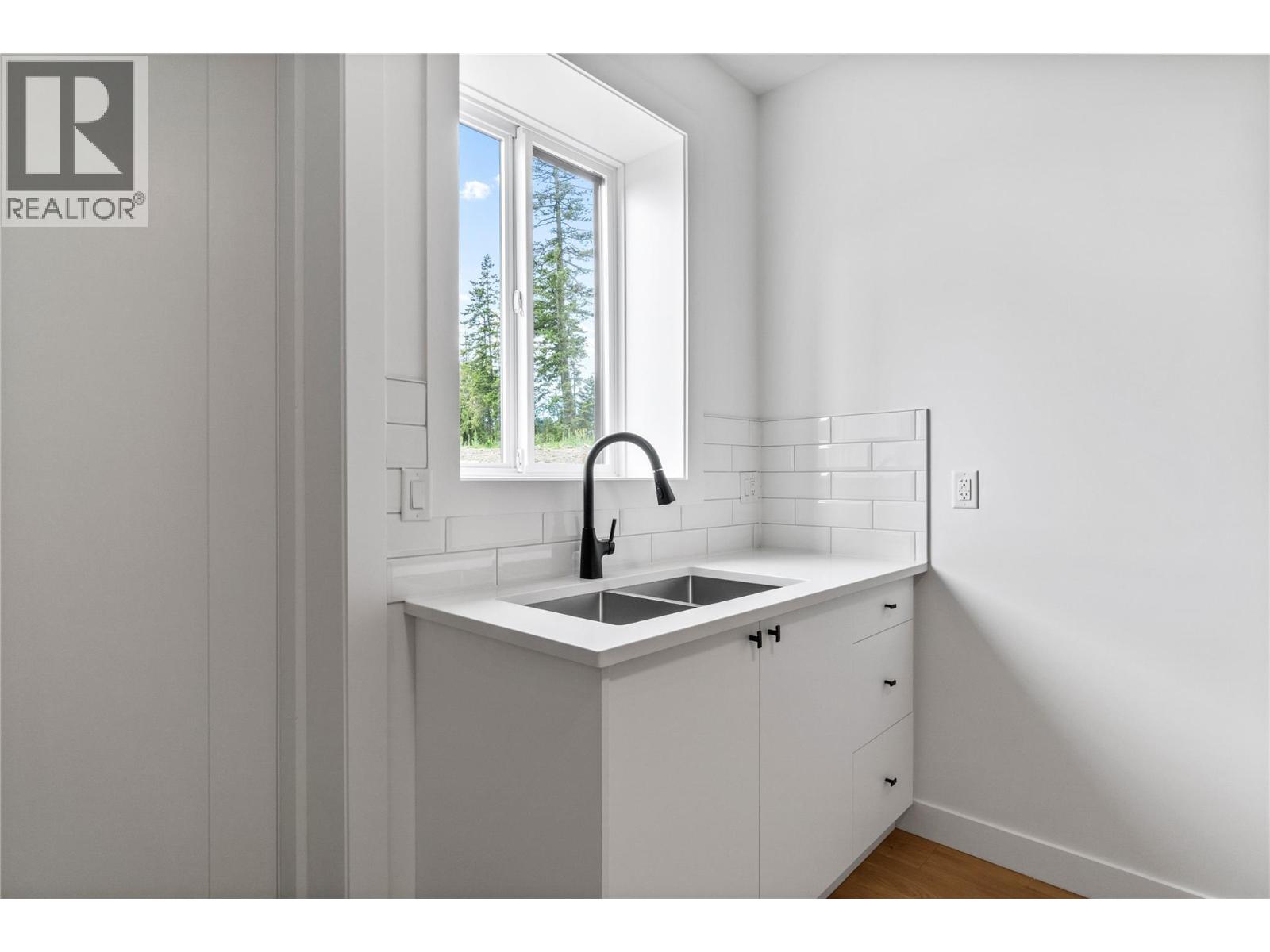 6841 42 Street Ne Property Photo 47