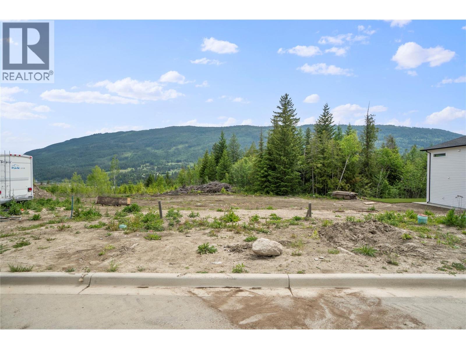 6820 42 Street NE Property Photo 1