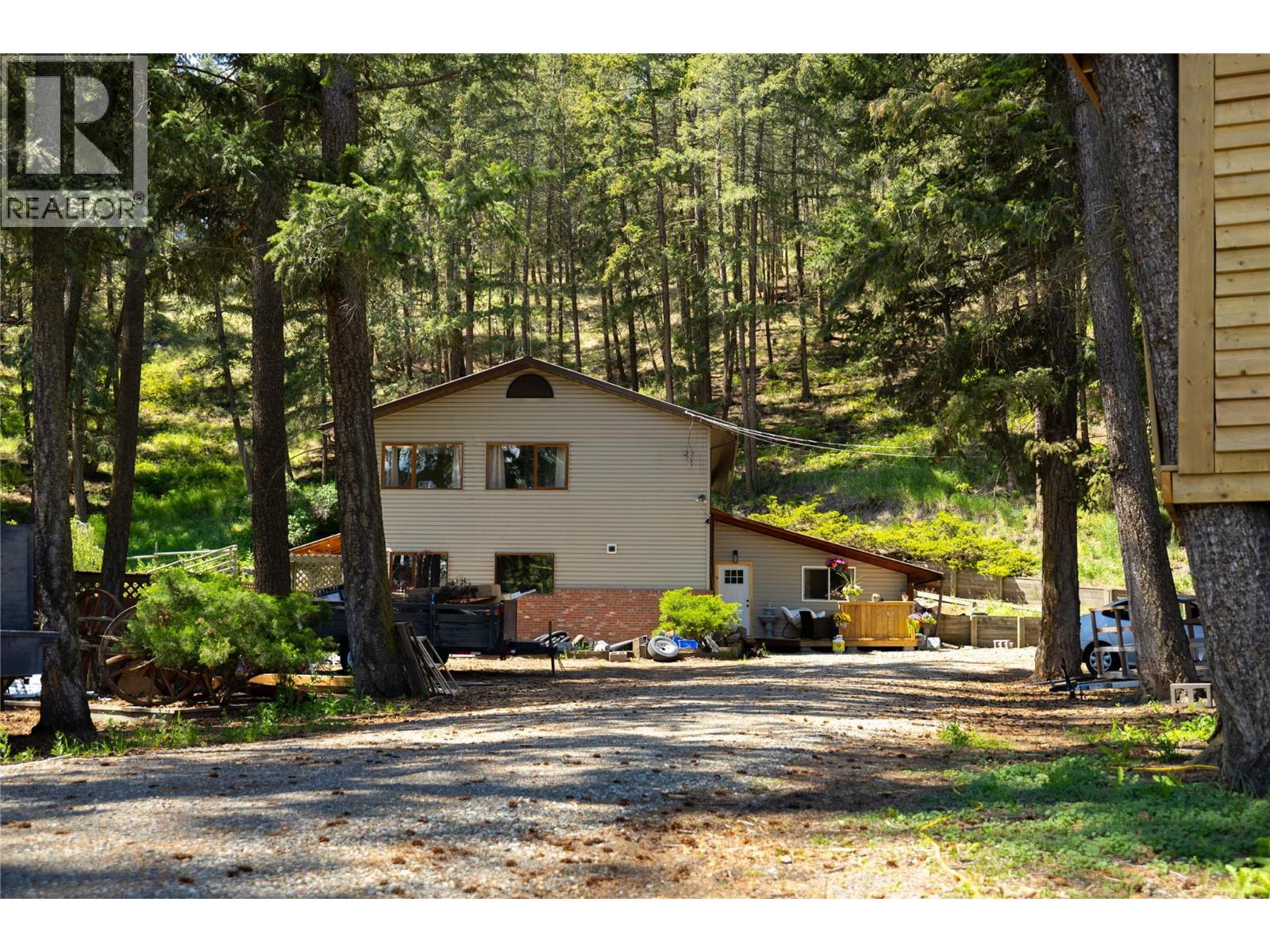 4644 97 Highway Property Photo 1
