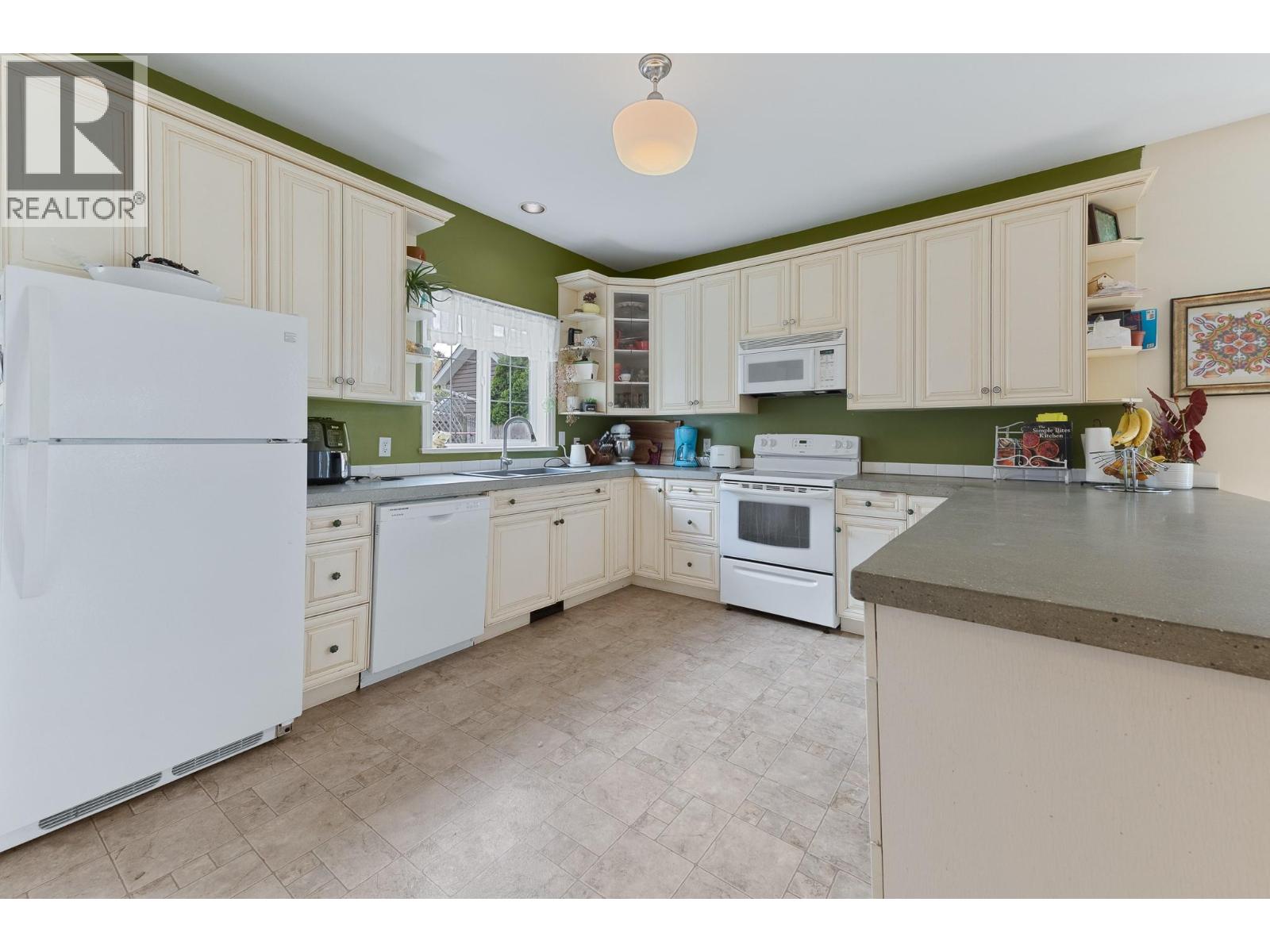 412 10th Avenue N Property Photo 11