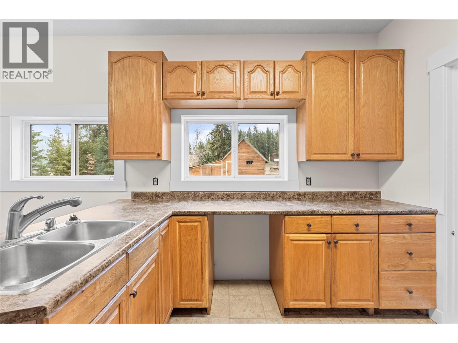 3135 Edes Road Property Photo 17