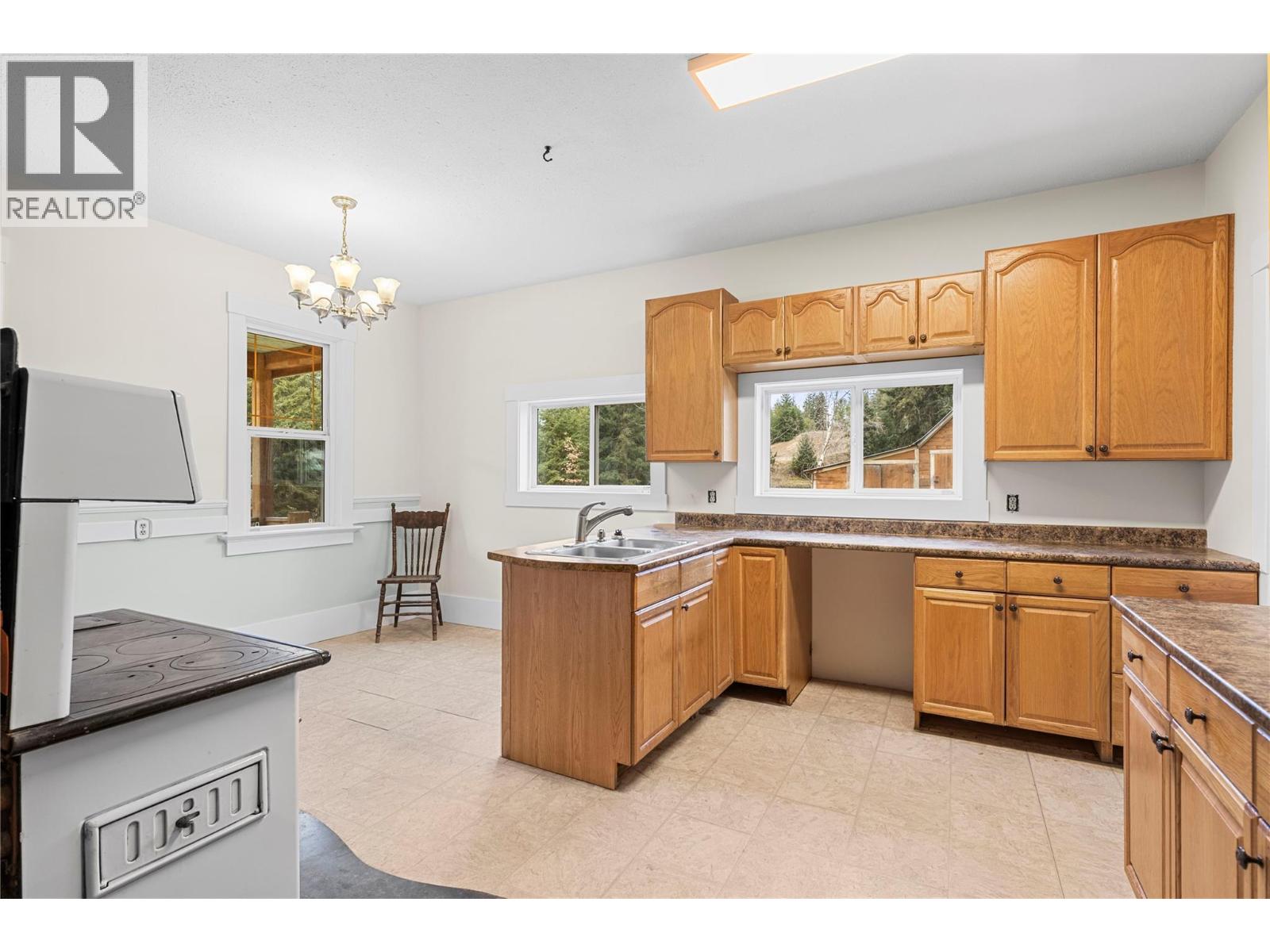 3135 Edes Road Property Photo 19
