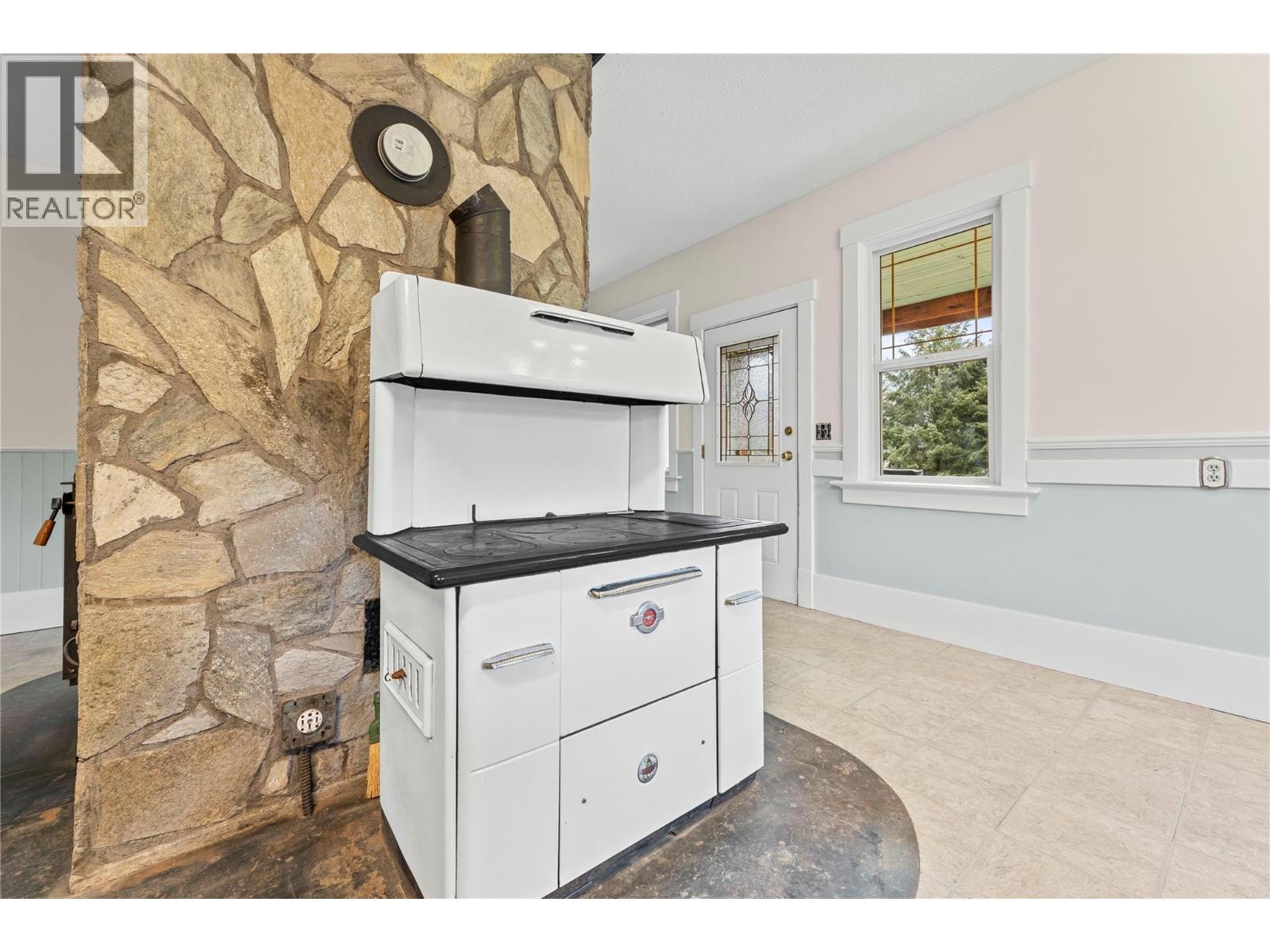 3135 Edes Road Property Photo 23