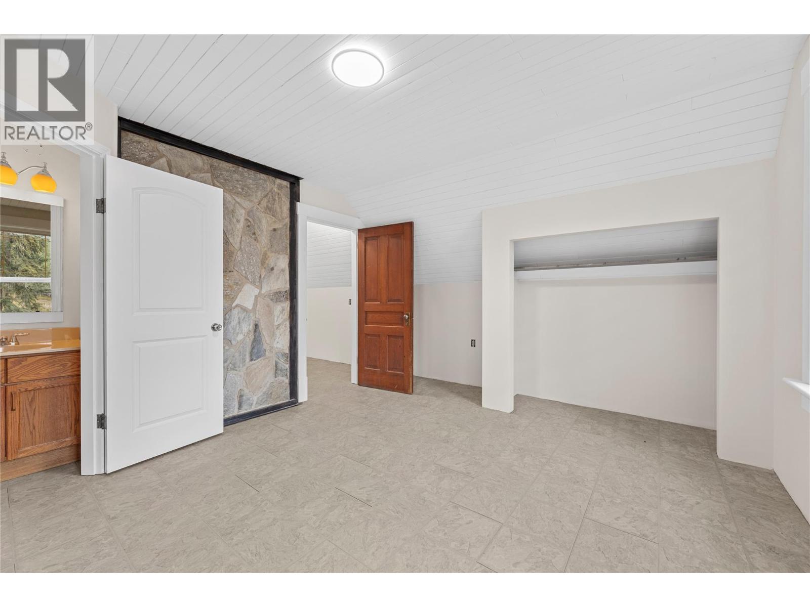 3135 Edes Road Property Photo 40