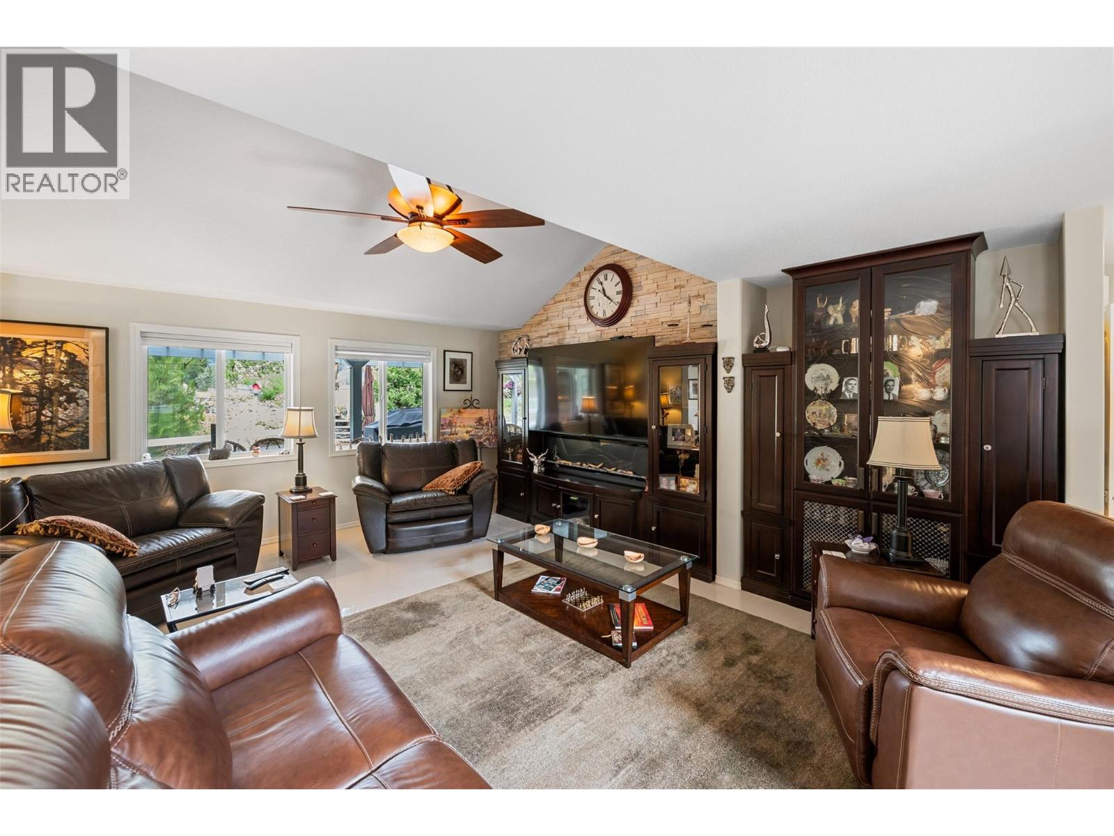 2900 River Road Property Photo 12