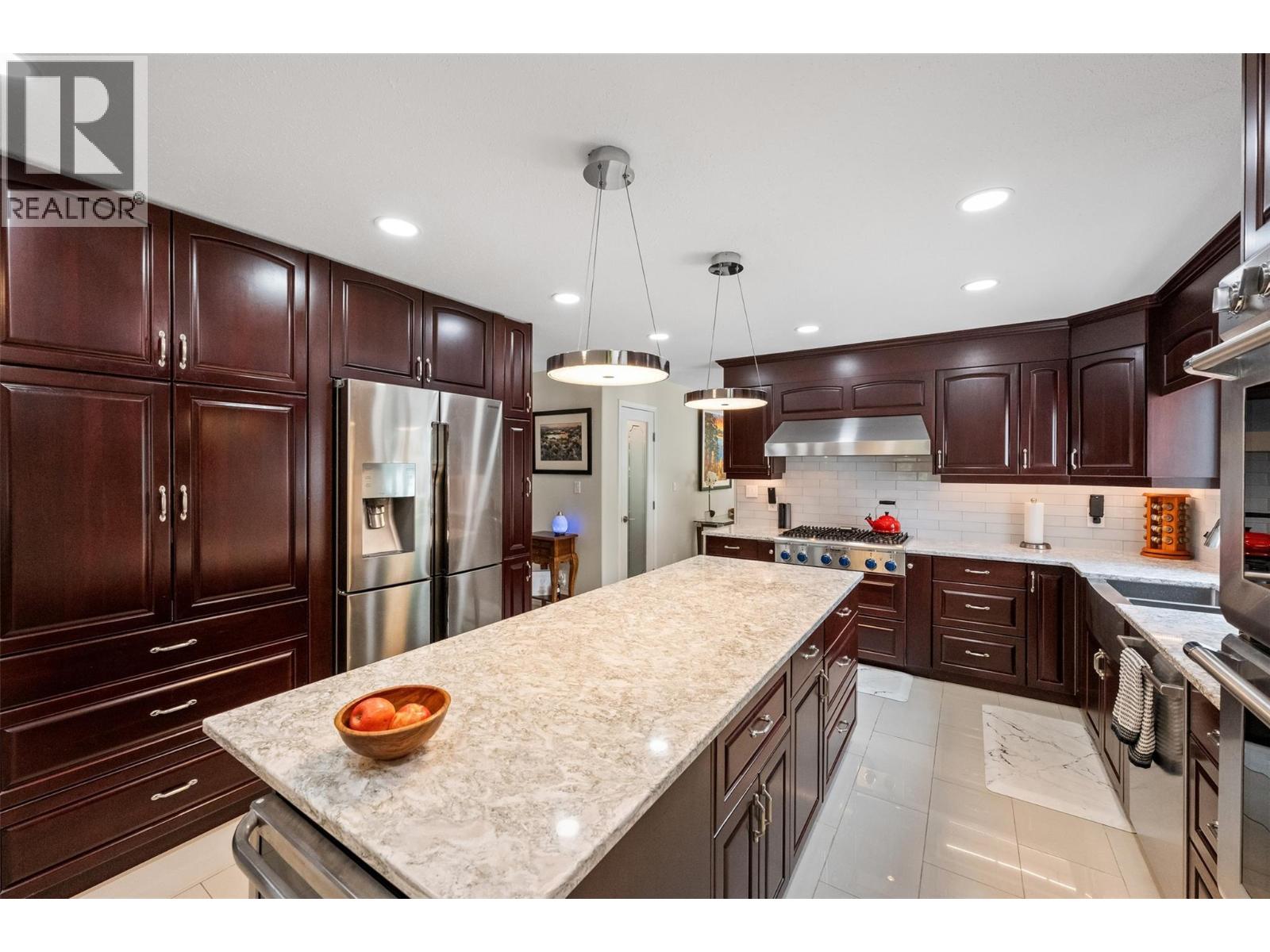 2900 River Road Property Photo 17