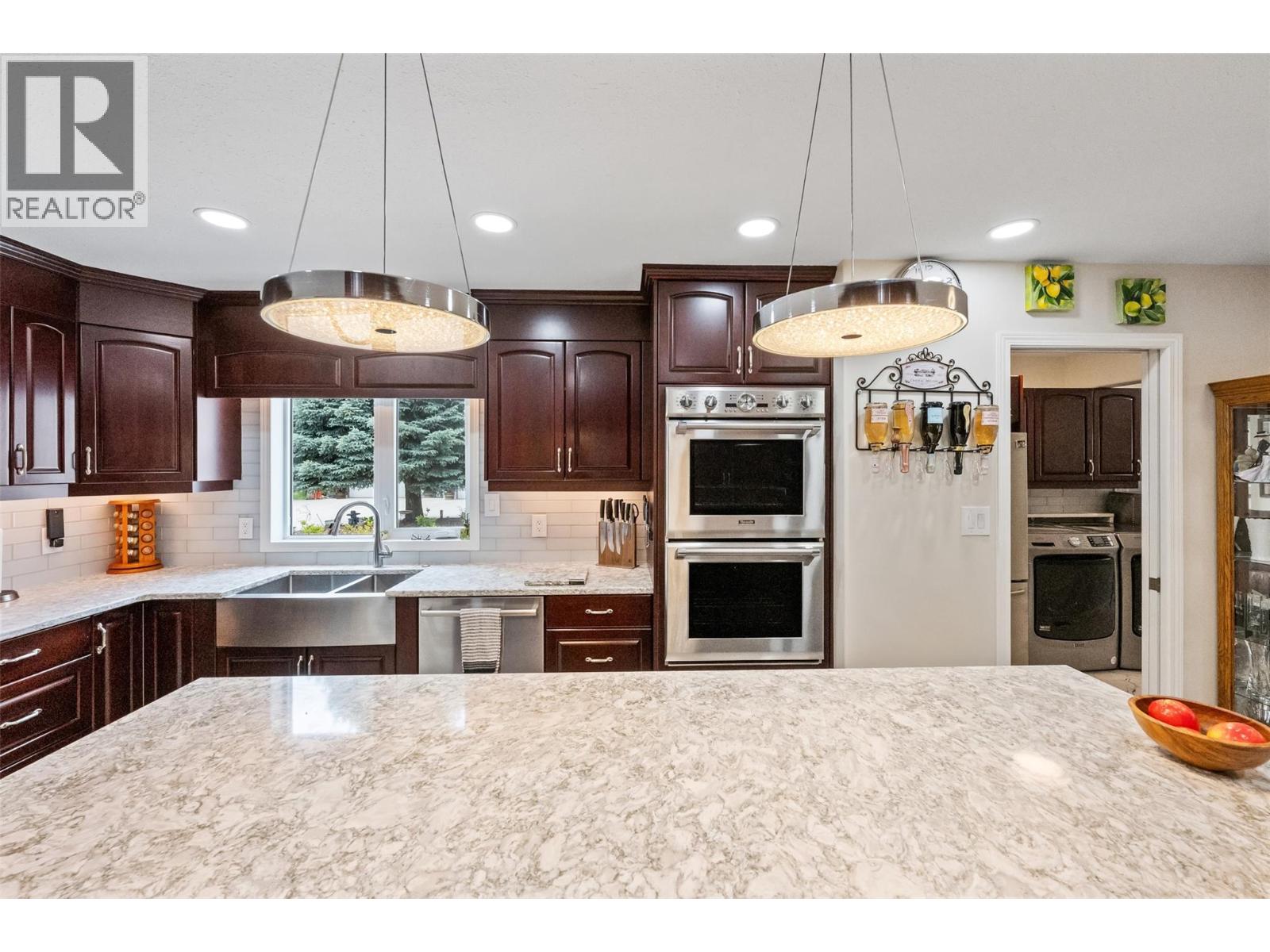 2900 River Road Property Photo 18