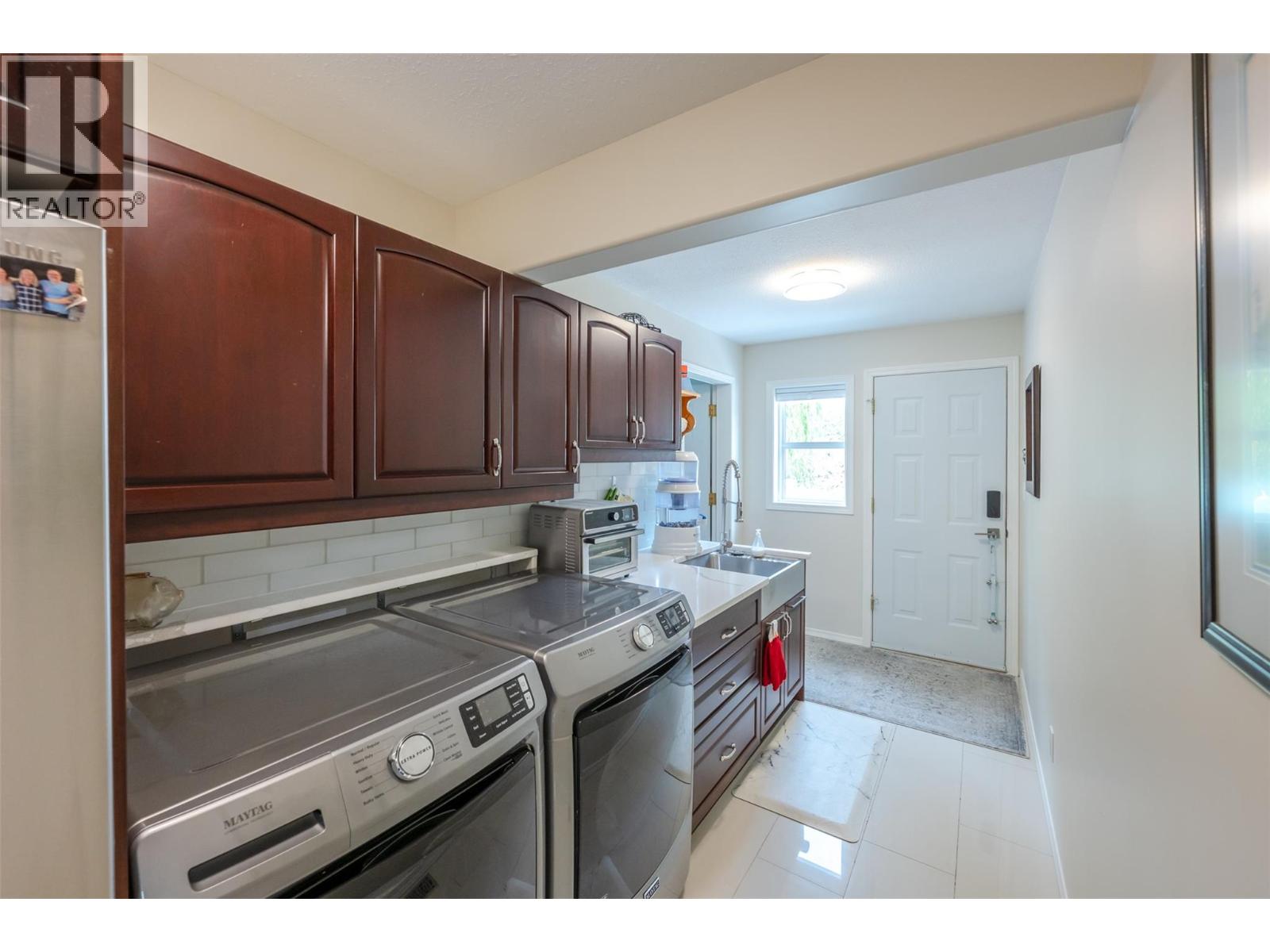 2900 River Road Property Photo 47