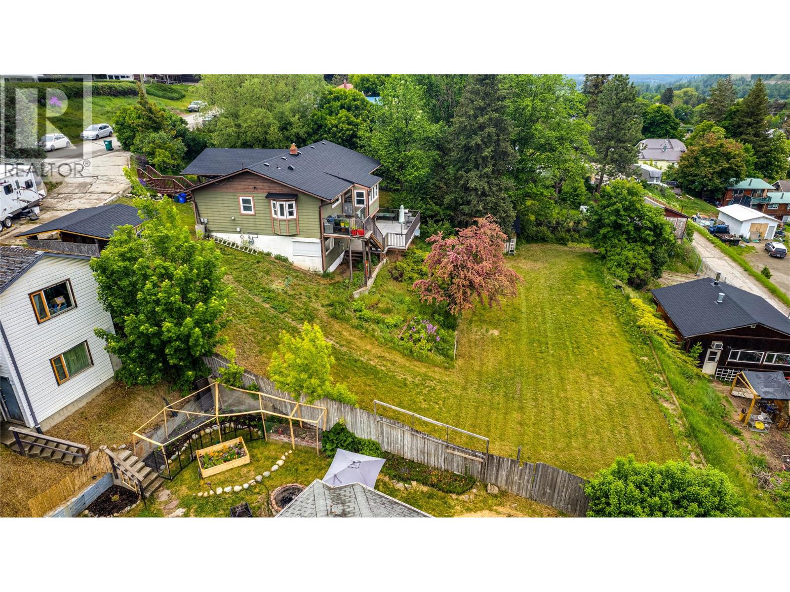 2025 Catt Avenue Property Photo 4
