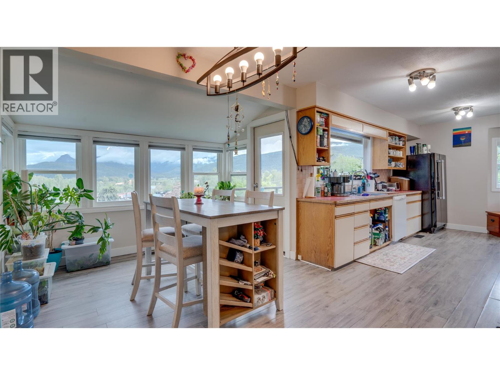 2025 Catt Avenue Property Photo 11