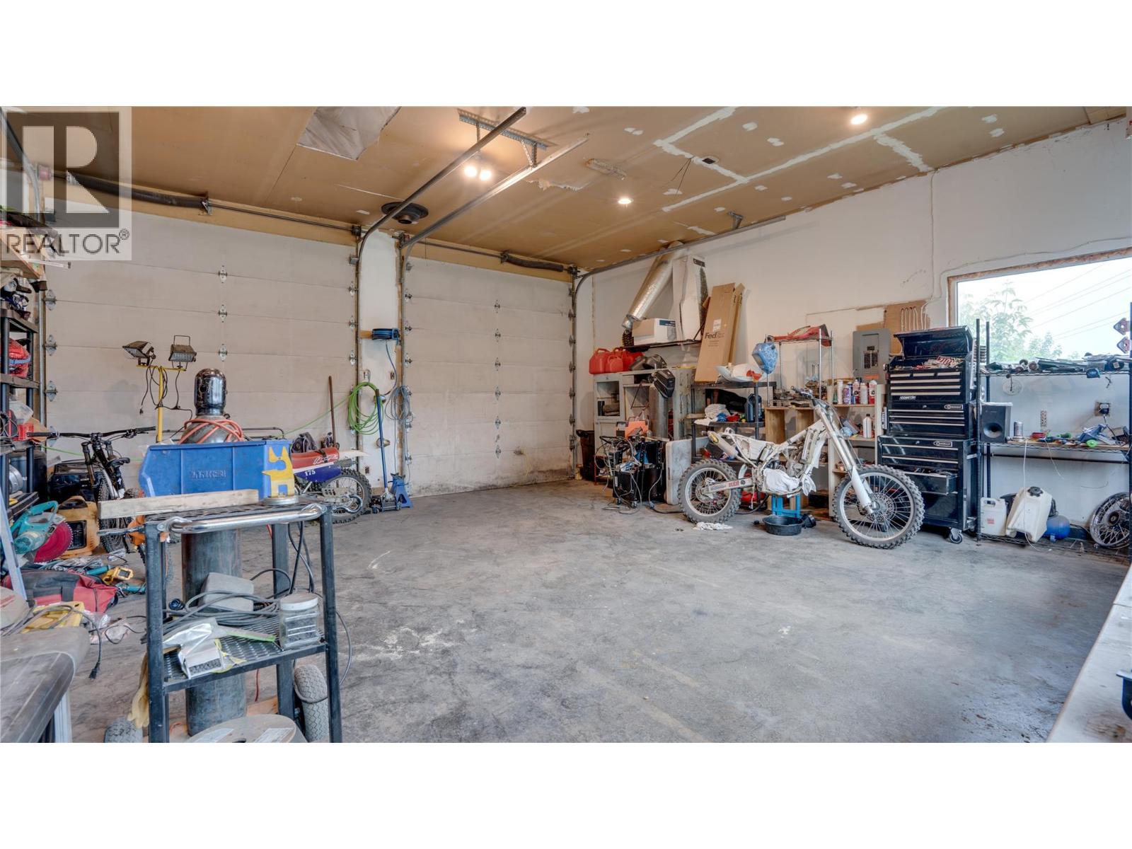 2025 Catt Avenue Property Photo 36