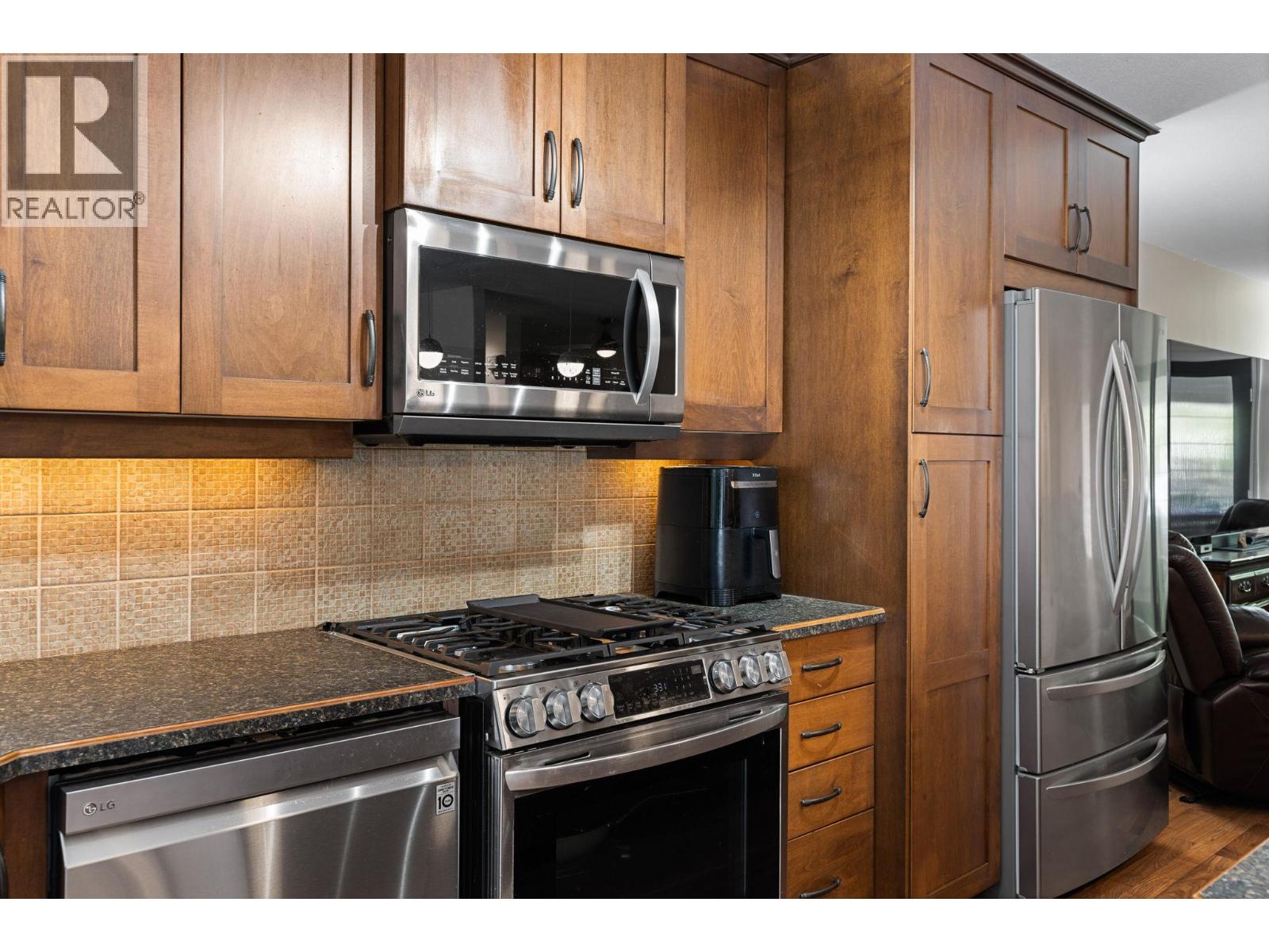 2211 Shannon Woods Place Property Photo 12