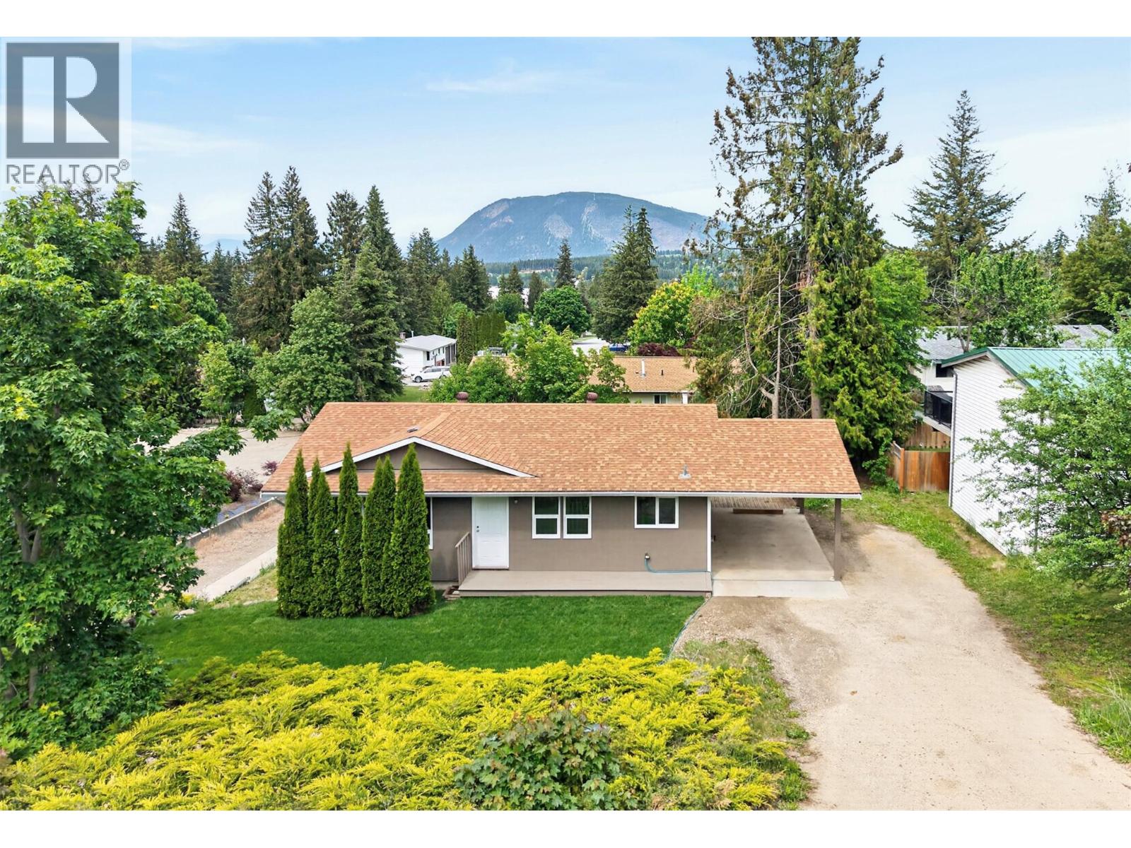 2731 Okanagan Avenue NE
