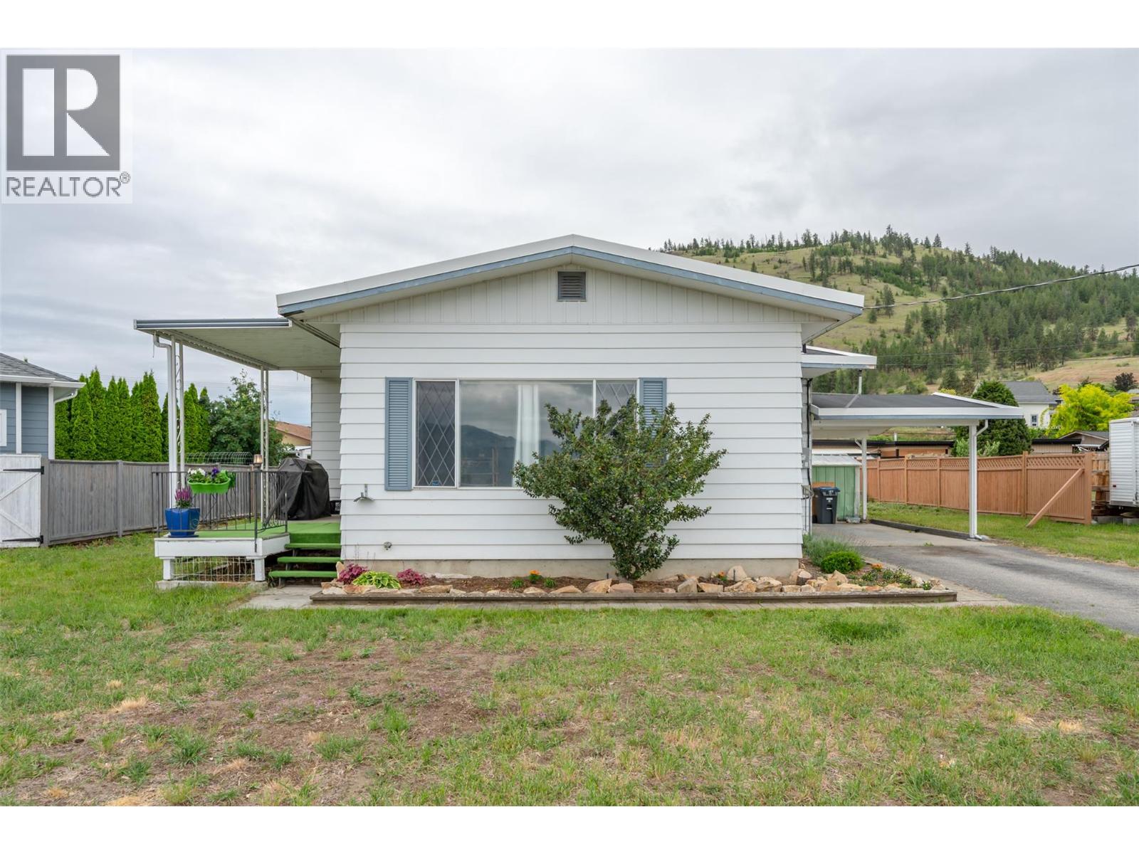 7503 HOWIS Crescent Property Photo 1