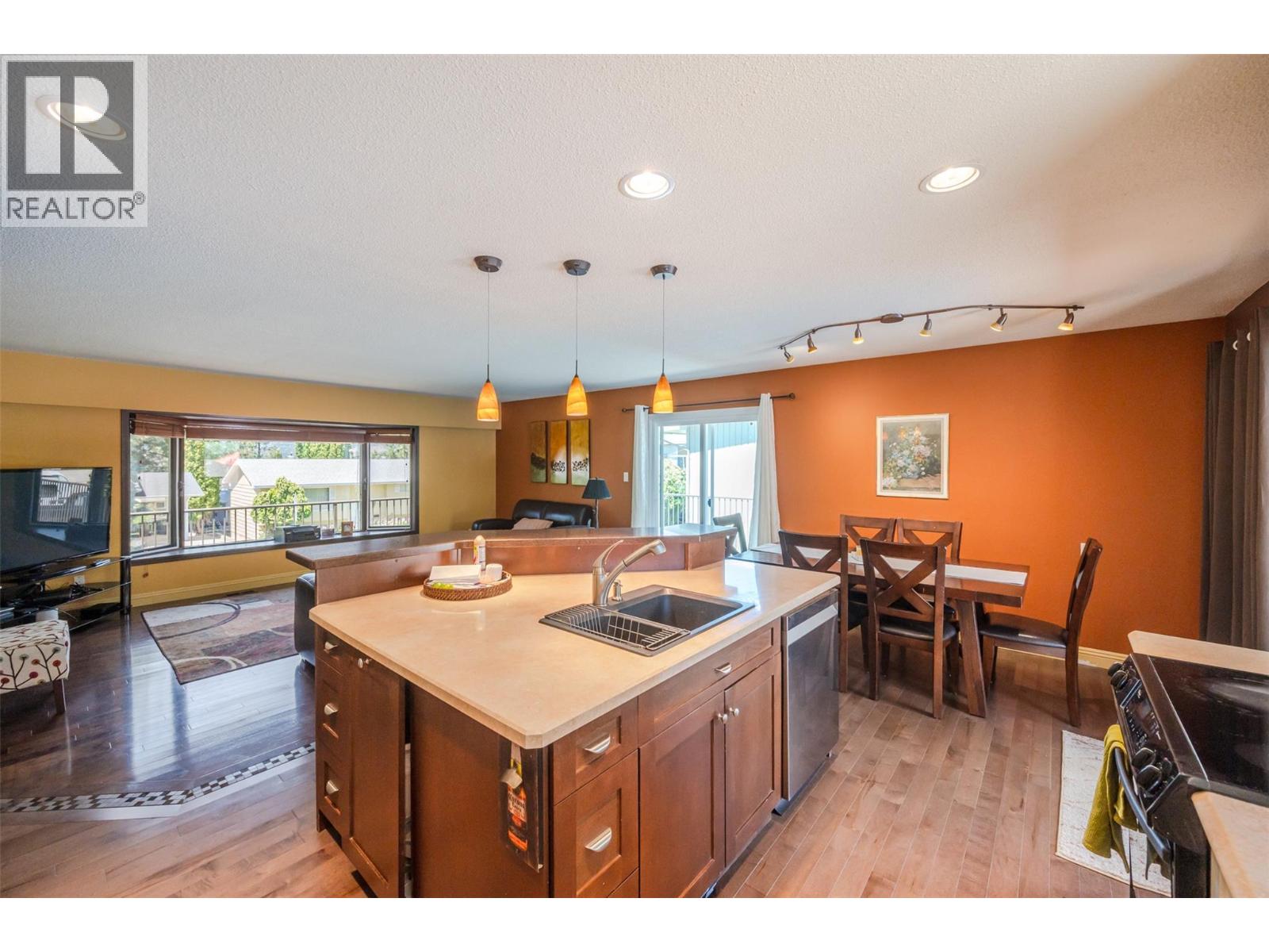 186 Dunant Crescent Property Photo 12