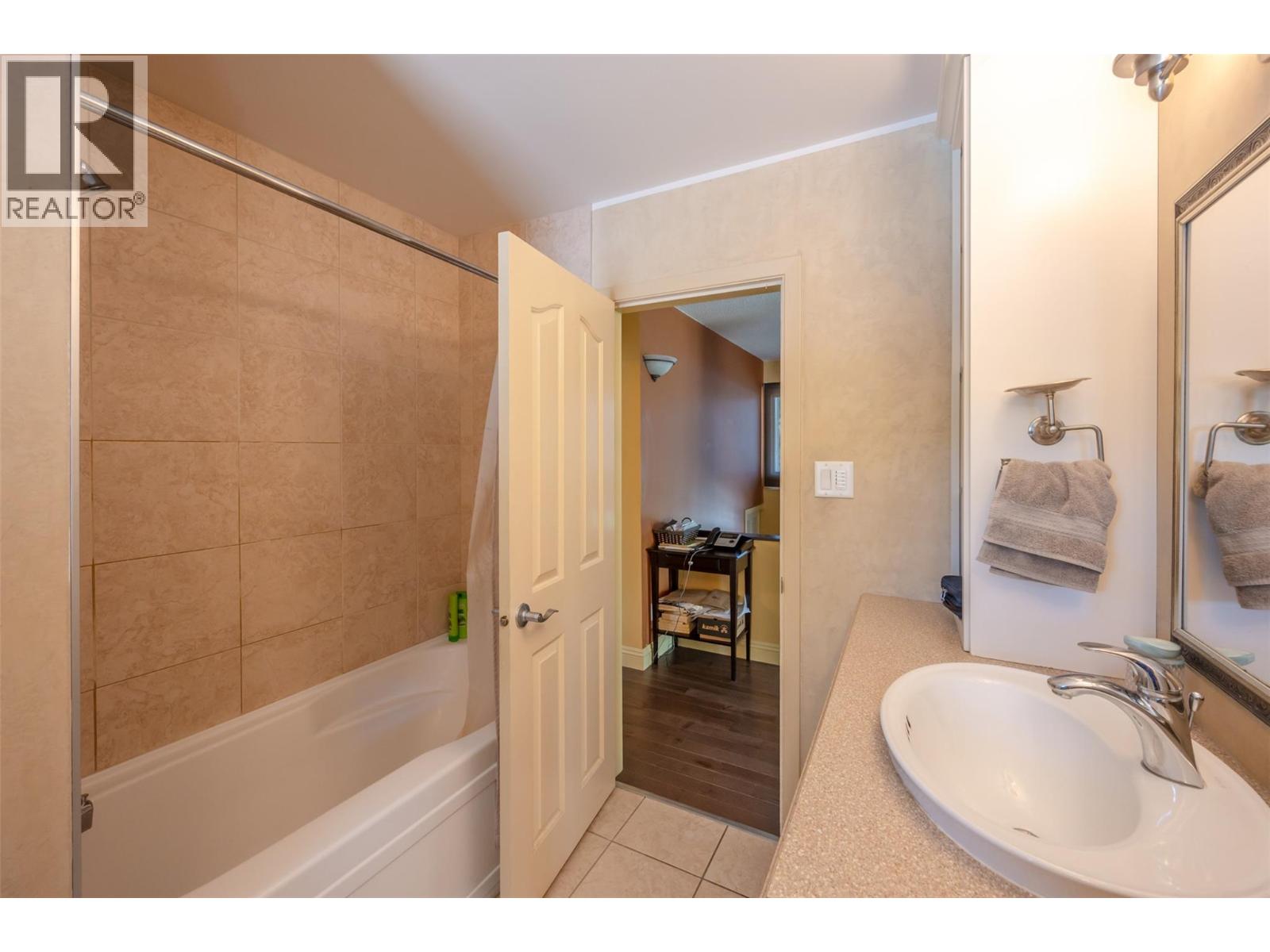 186 Dunant Crescent Property Photo 18