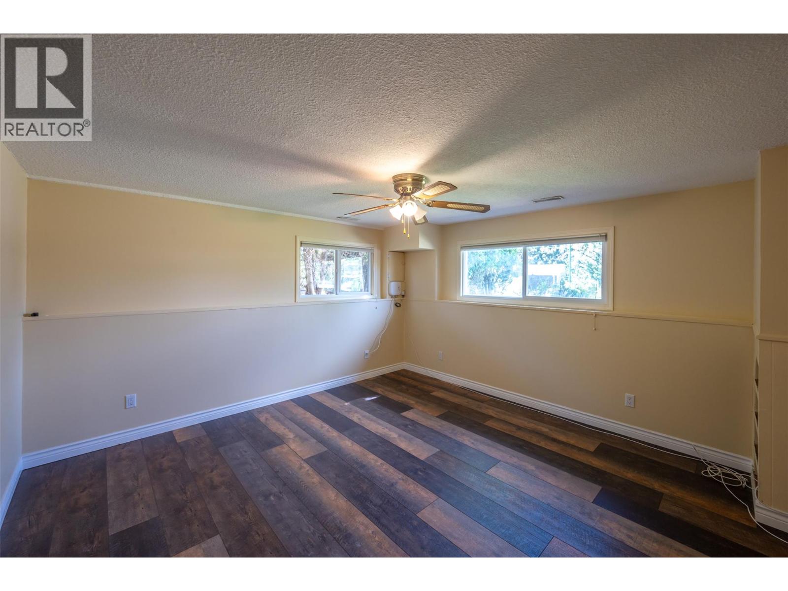 186 Dunant Crescent Property Photo 34