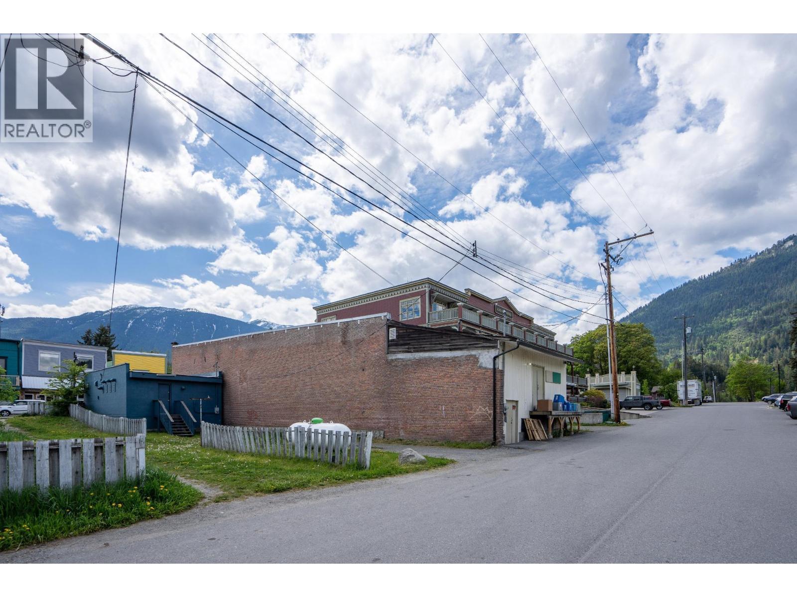 420 Front Street Property Photo 13